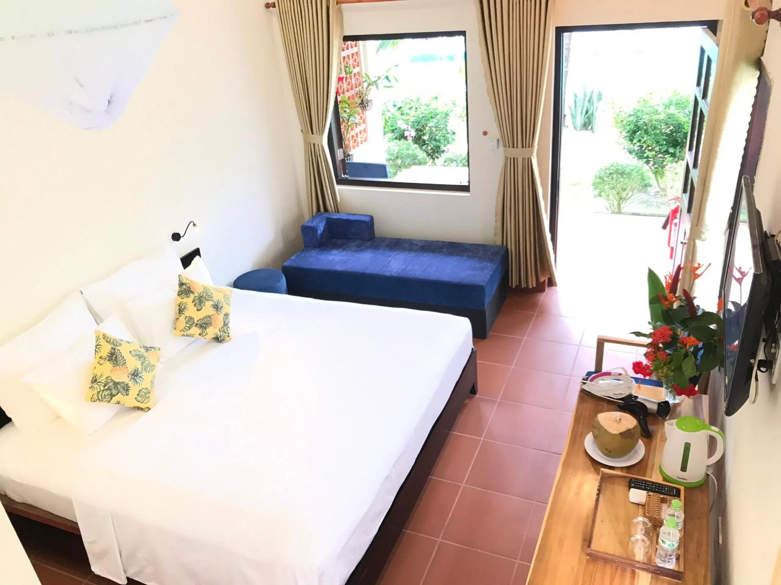 Photo of the whole room, Bed in Phu Quoc Dumbo Bungalow