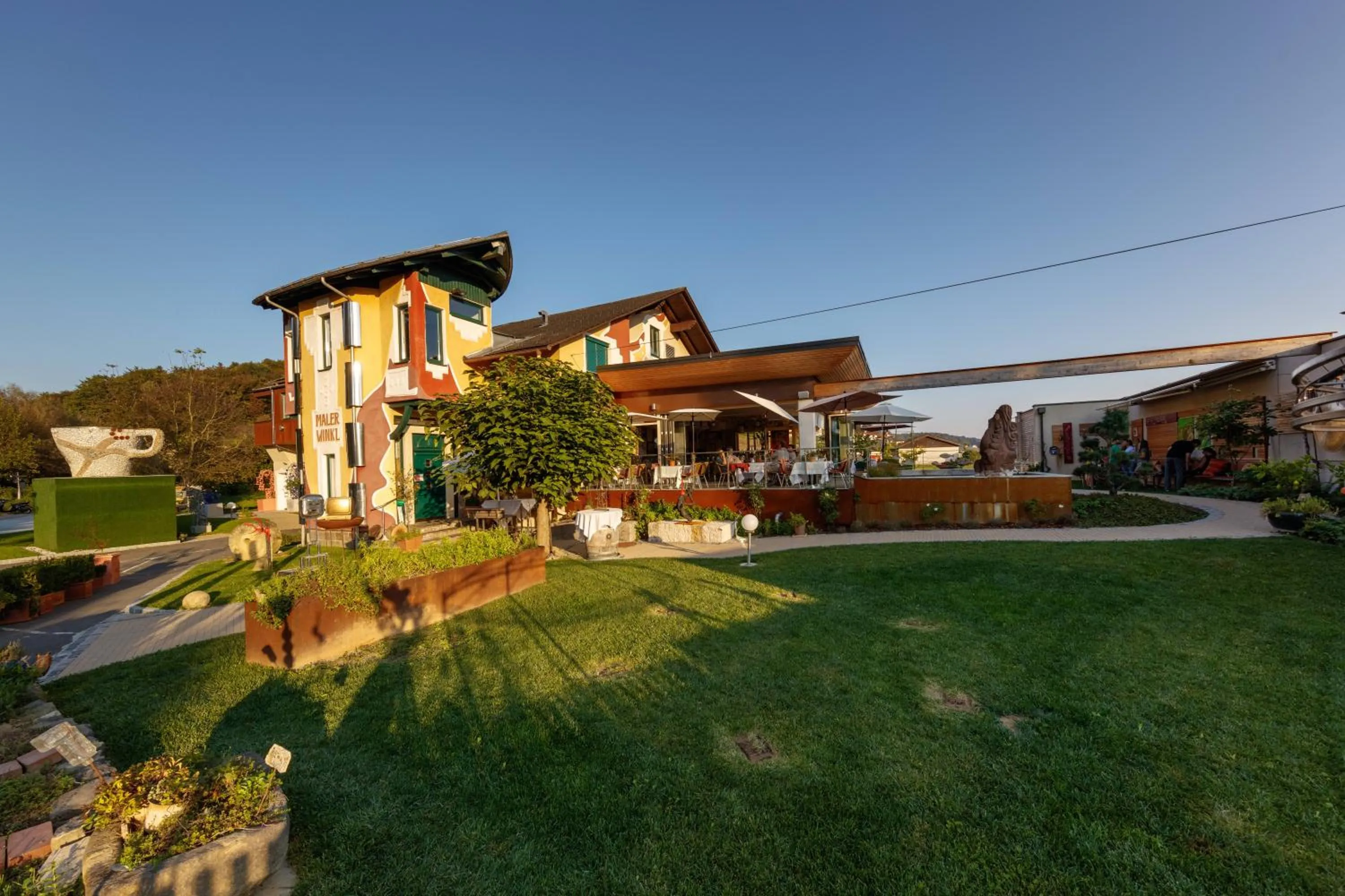 Property building in Malerwinkl Restaurant + Kunsthotel