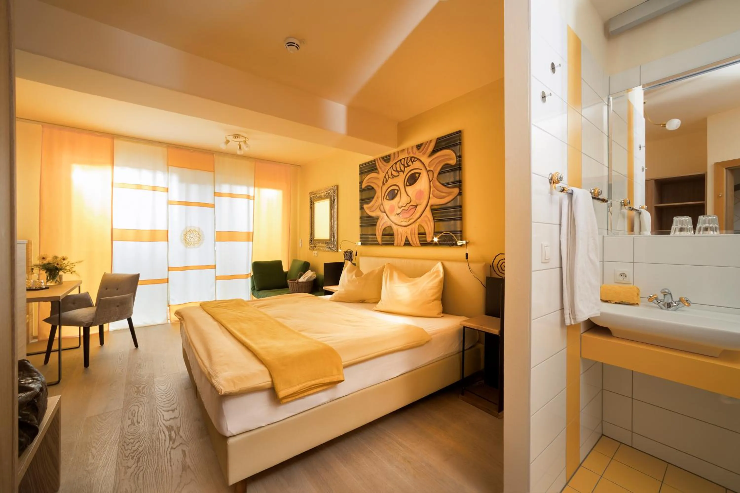 Photo of the whole room in Malerwinkl Restaurant + Kunsthotel