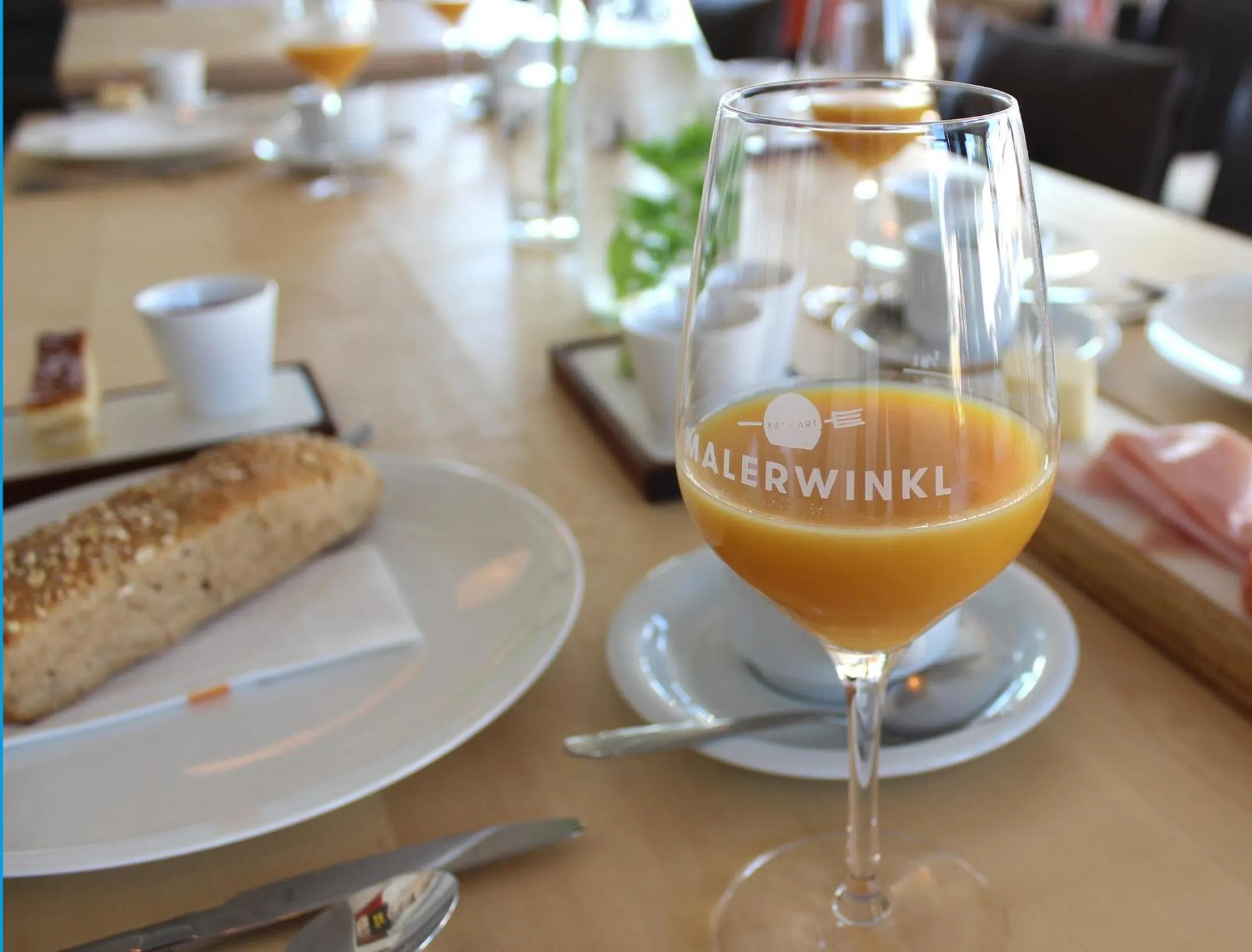 Food and drinks in Malerwinkl Restaurant + Kunsthotel