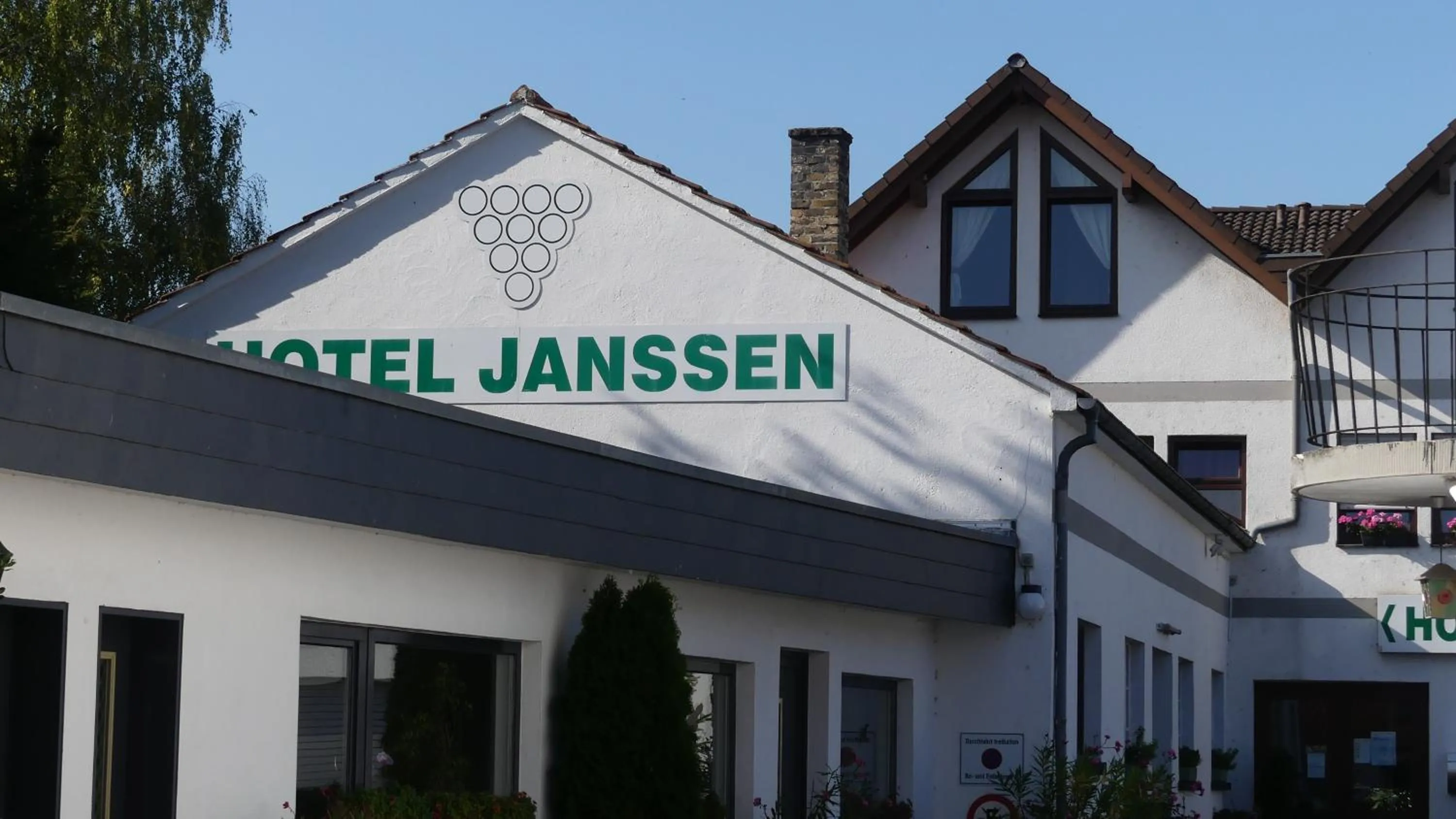 Facade/entrance in Hotel Janssen