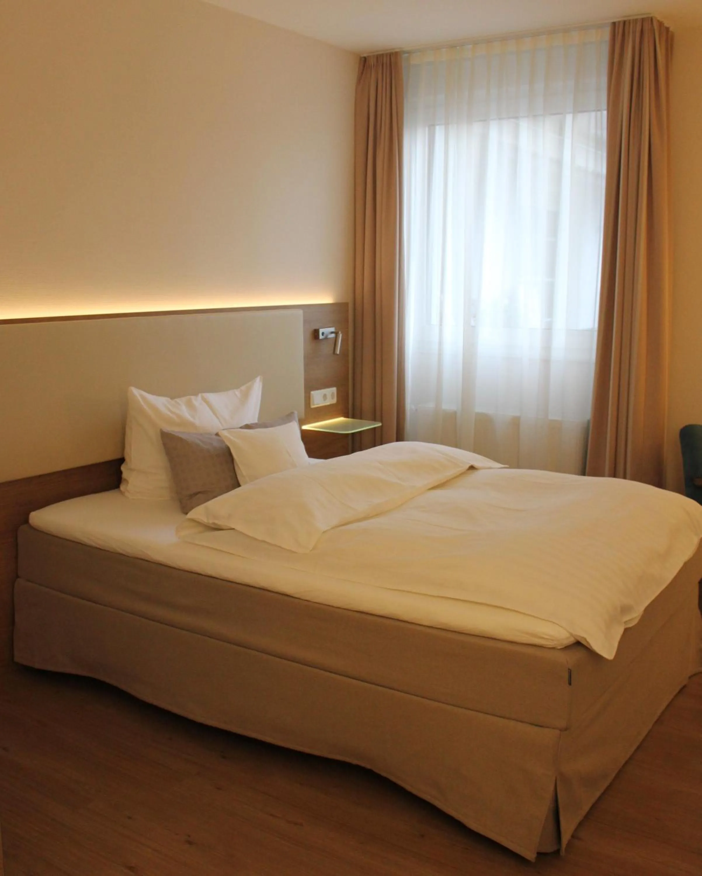 Photo of the whole room, Bed in Stüttgens Hotel