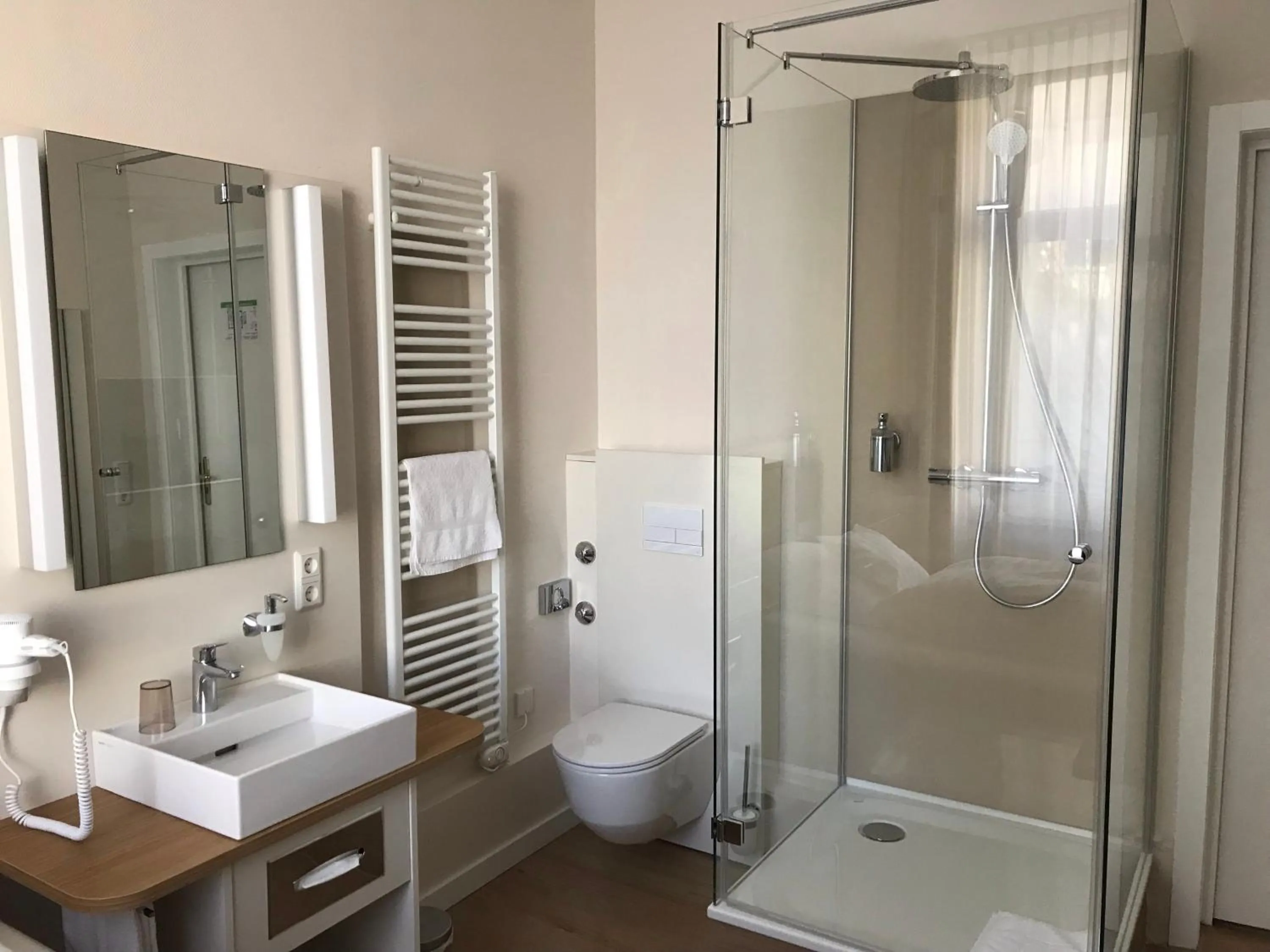 Bathroom in Stüttgens Hotel