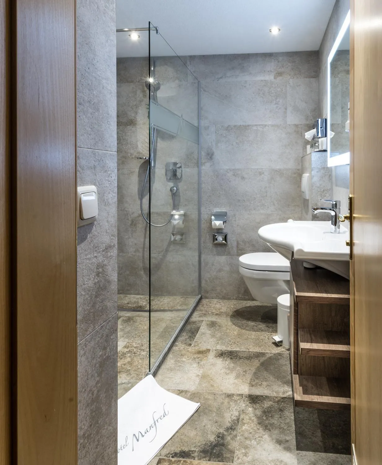 Shower in Hotel Grieserin