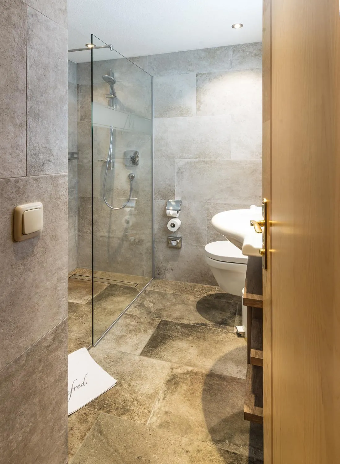 Shower in Hotel Grieserin