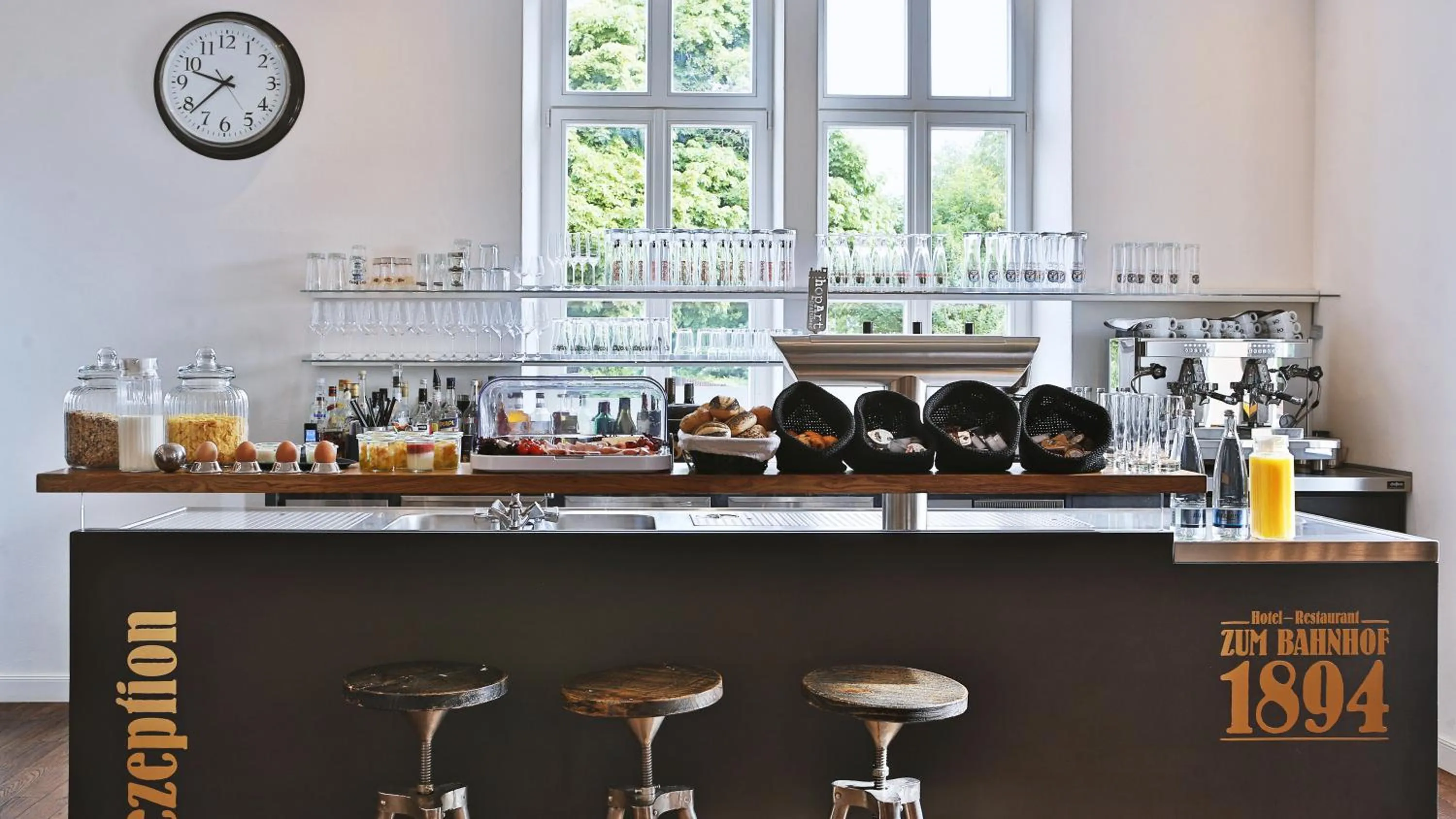 Breakfast in Zum Bahnhof 1894