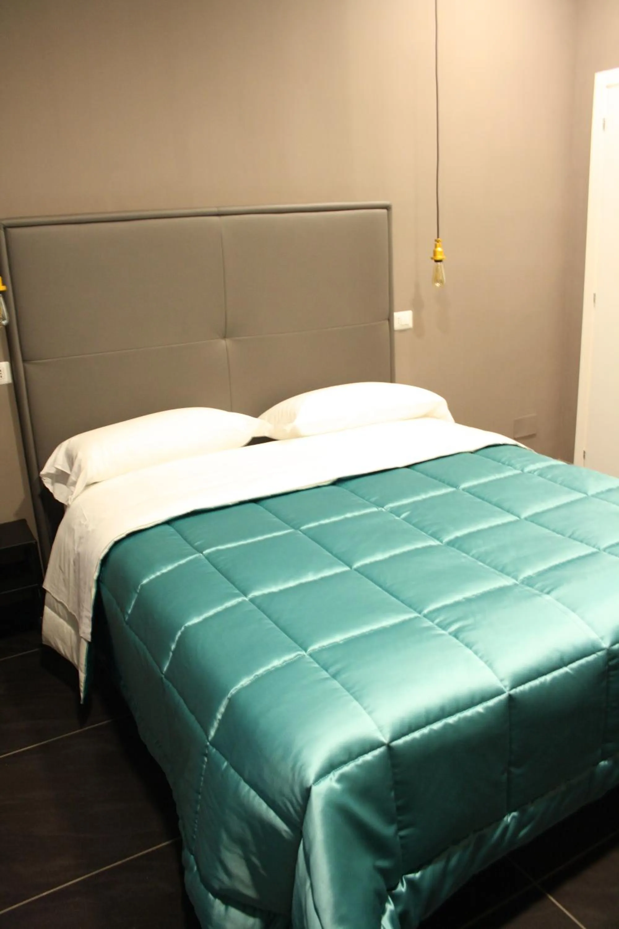 Photo of the whole room, Bed in Pit Stop Napoli Centrale