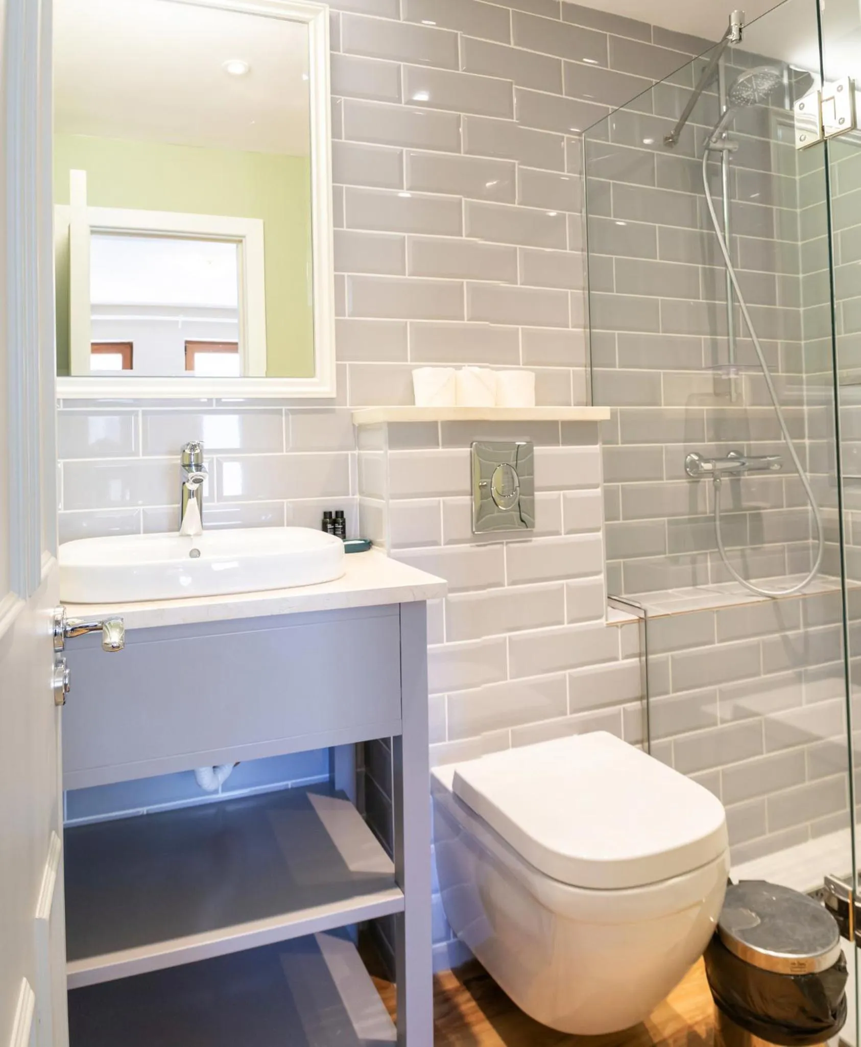 Shower in Predela 2 Aparthotel