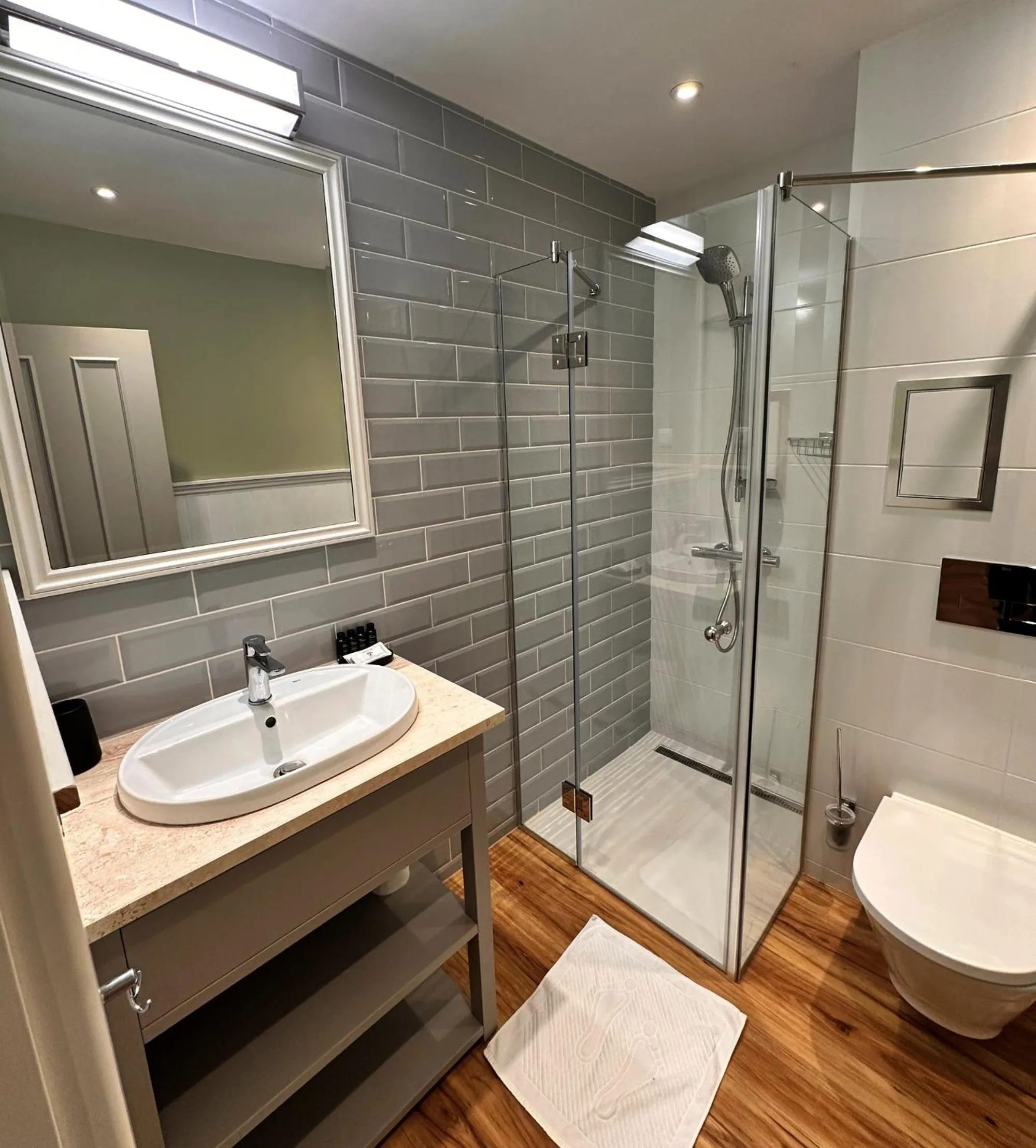 Shower in Predela 2 Aparthotel