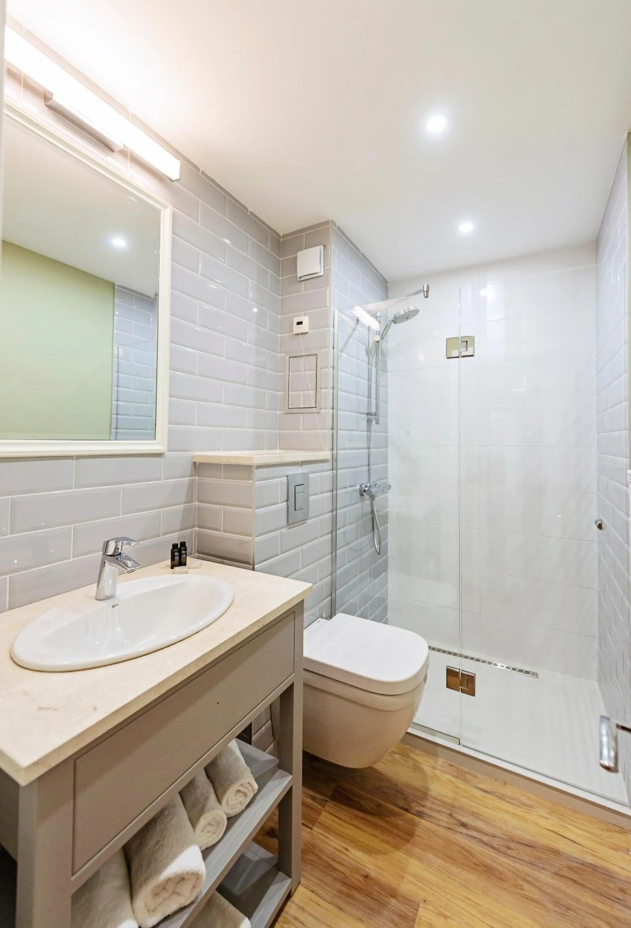 Shower in Predela 2 Aparthotel