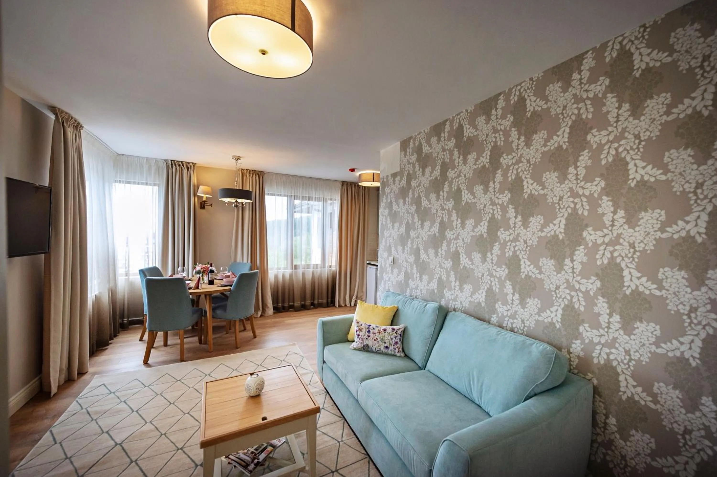 TV and multimedia in Predela 2 Aparthotel