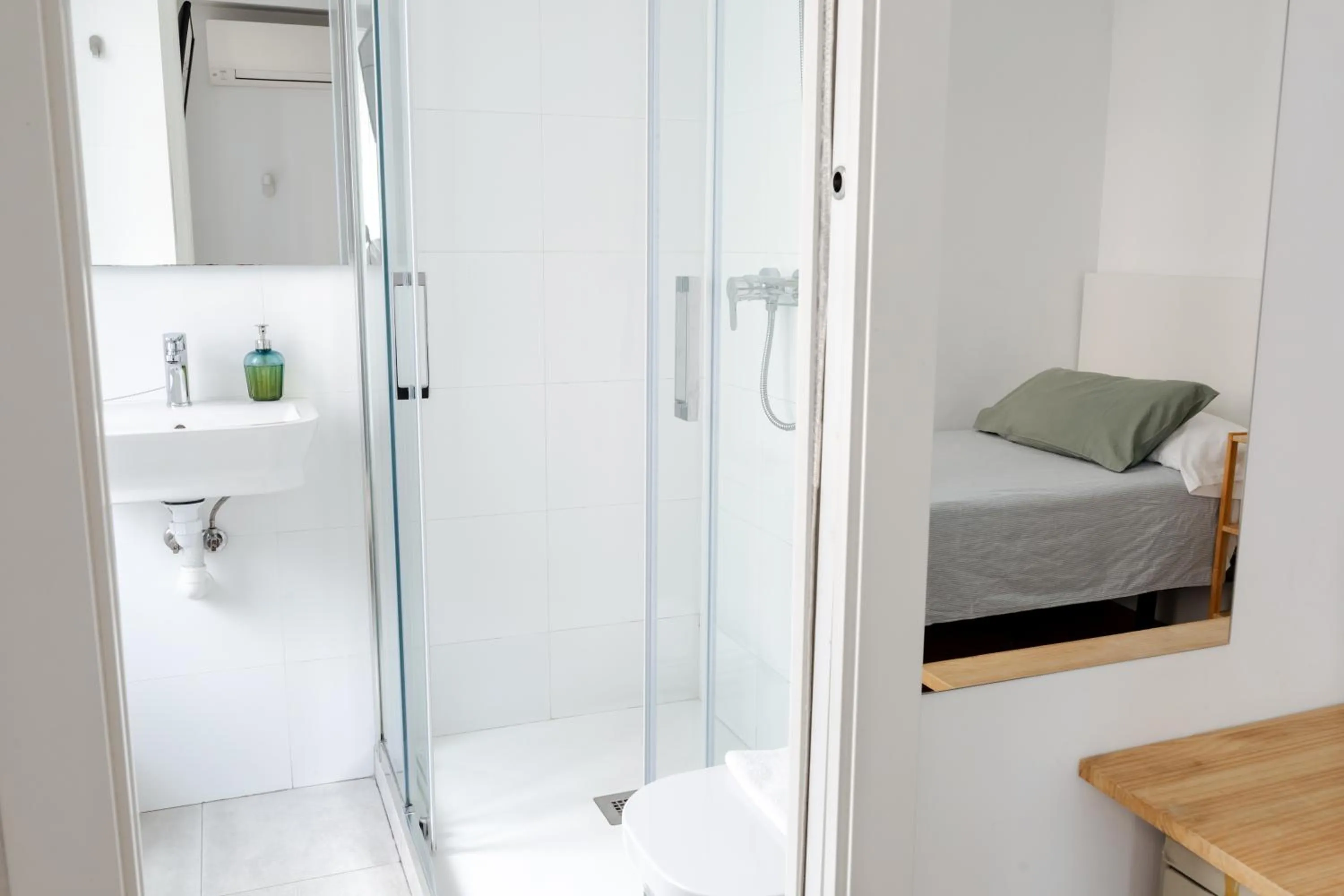 Bathroom, Bed in Hostal La Zona