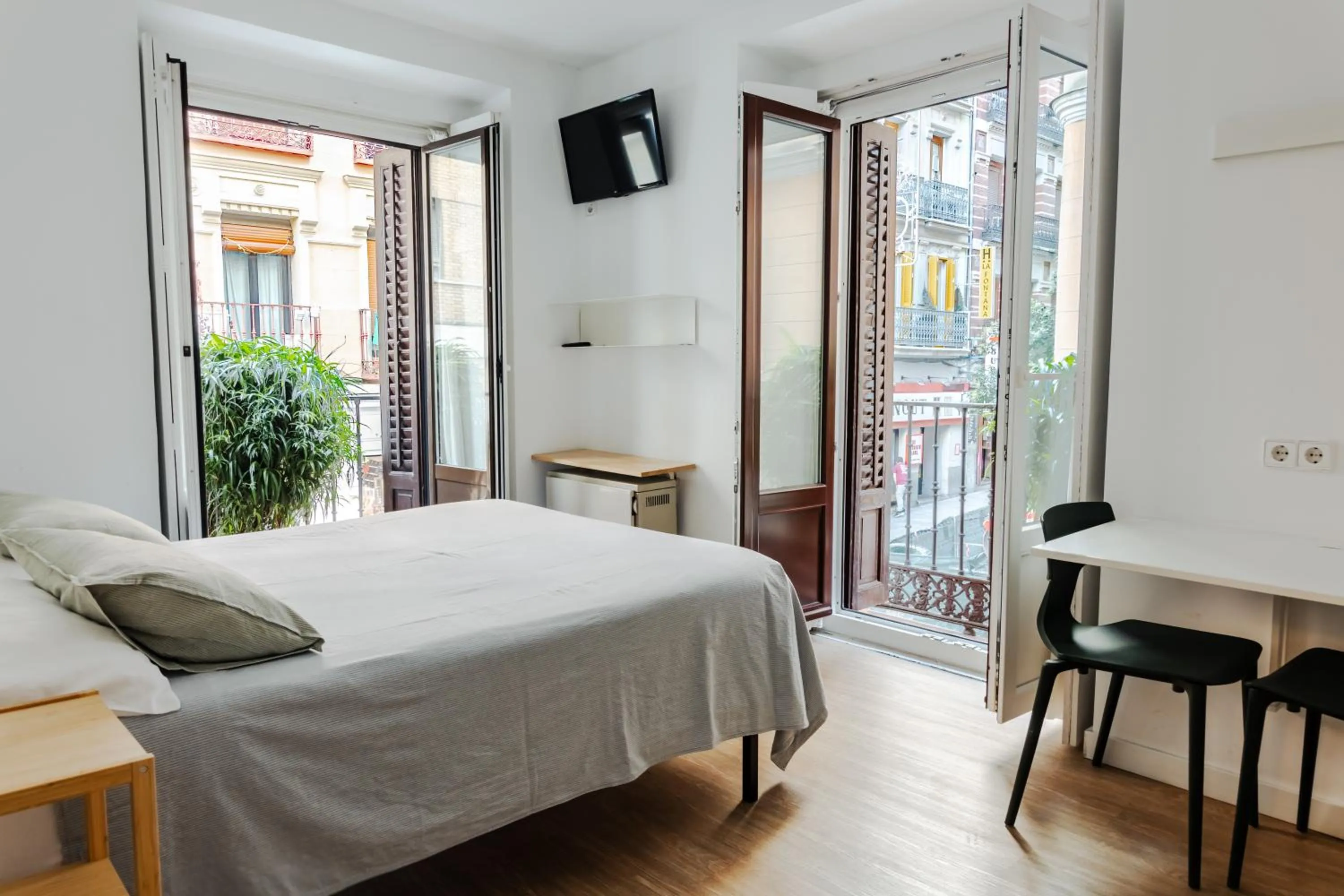 Balcony/Terrace, Bed in Hostal La Zona