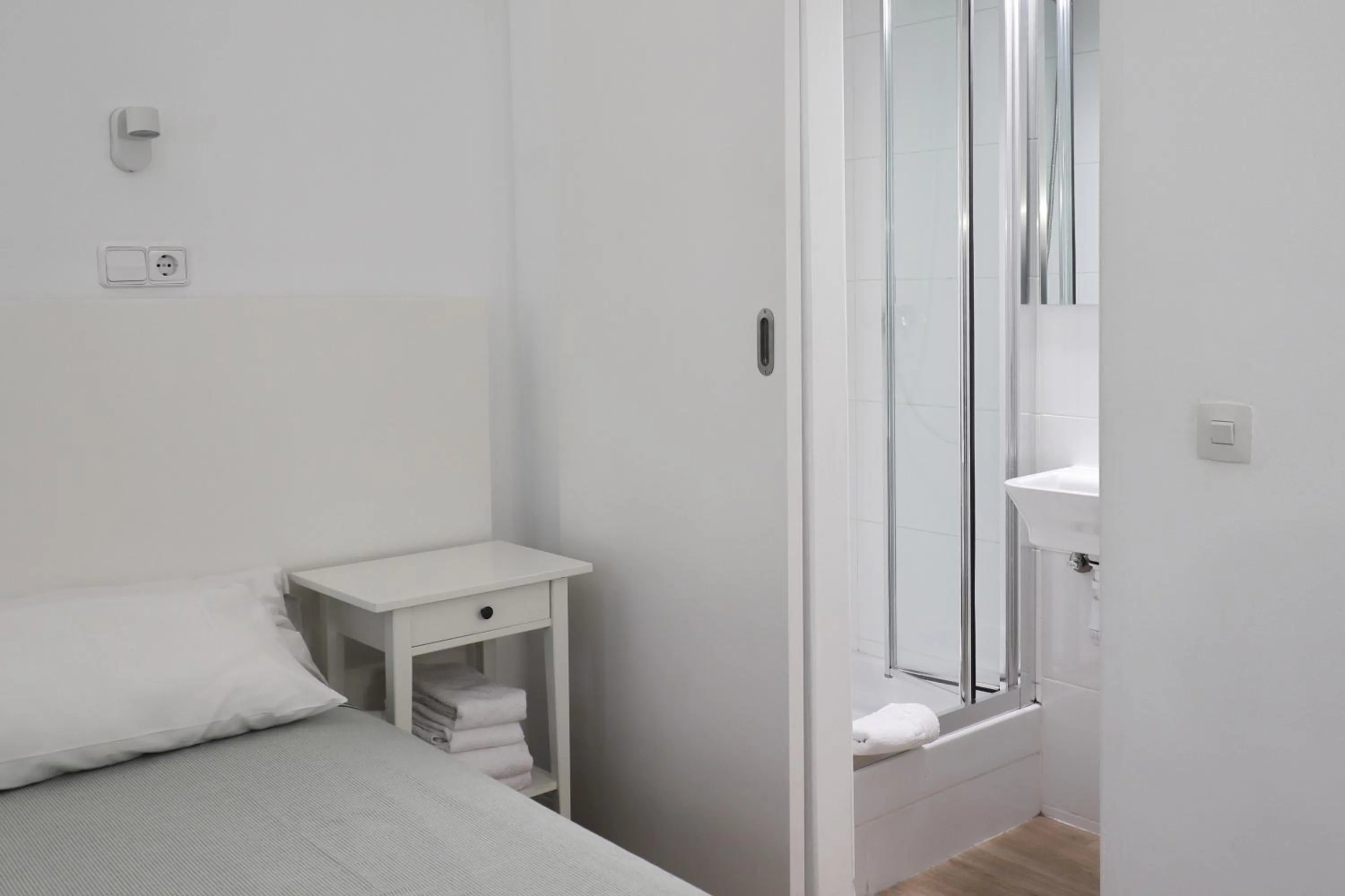 Bedroom, Bed in Hostal La Zona