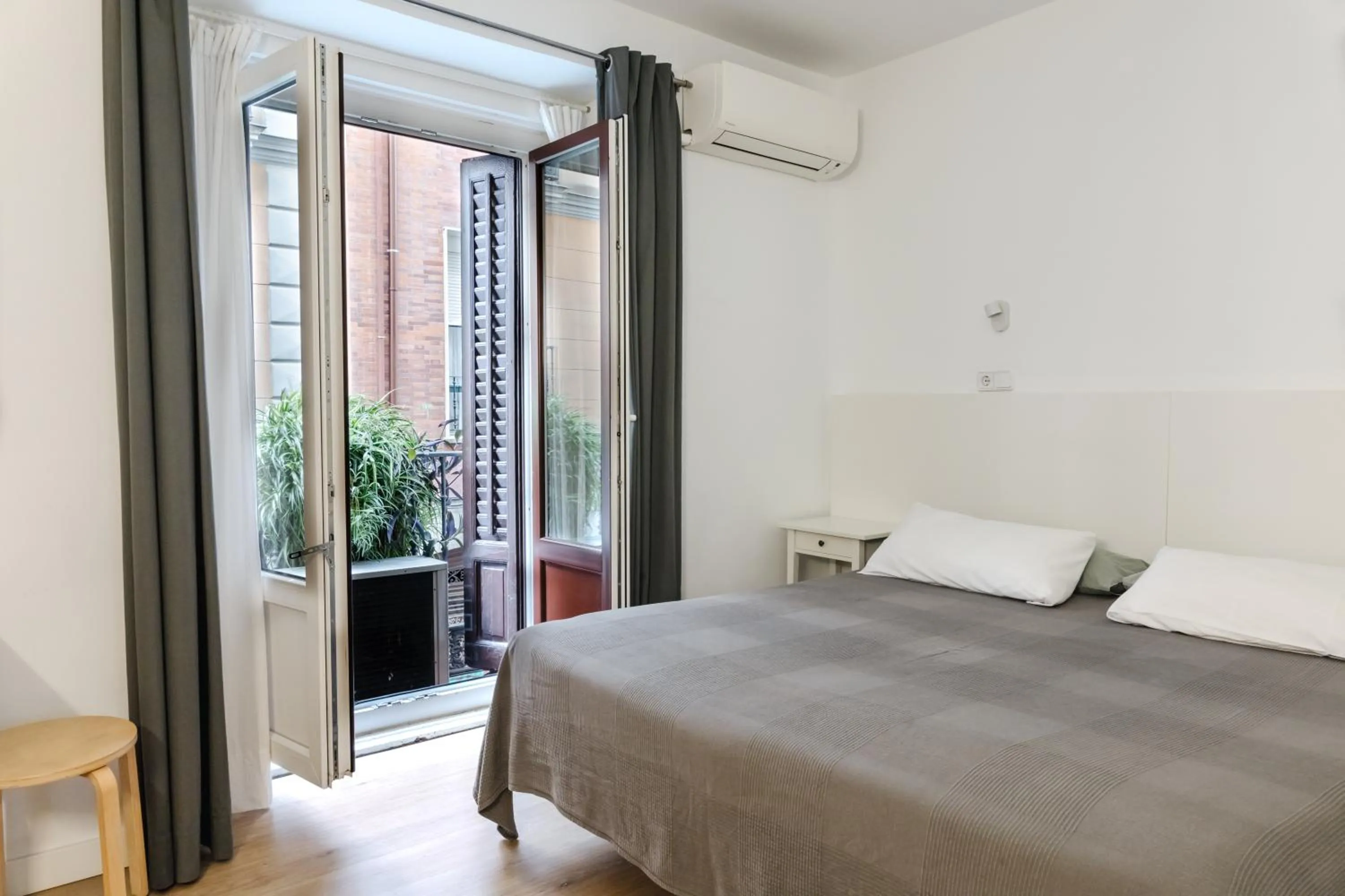 Balcony/Terrace, Bed in Hostal La Zona