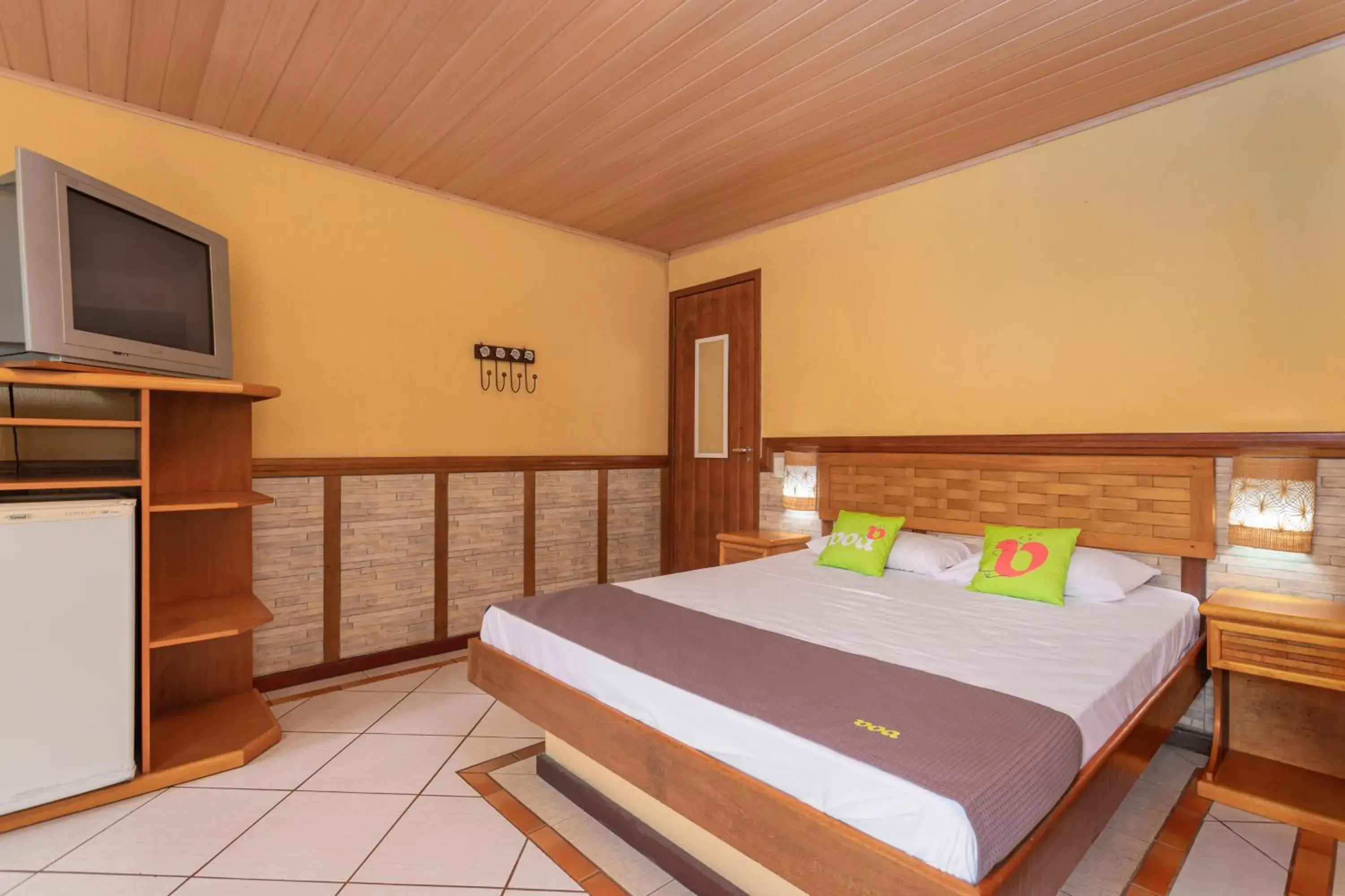 Suite with Hot Tub in Wood House Suite with Hot Tub in Wood House