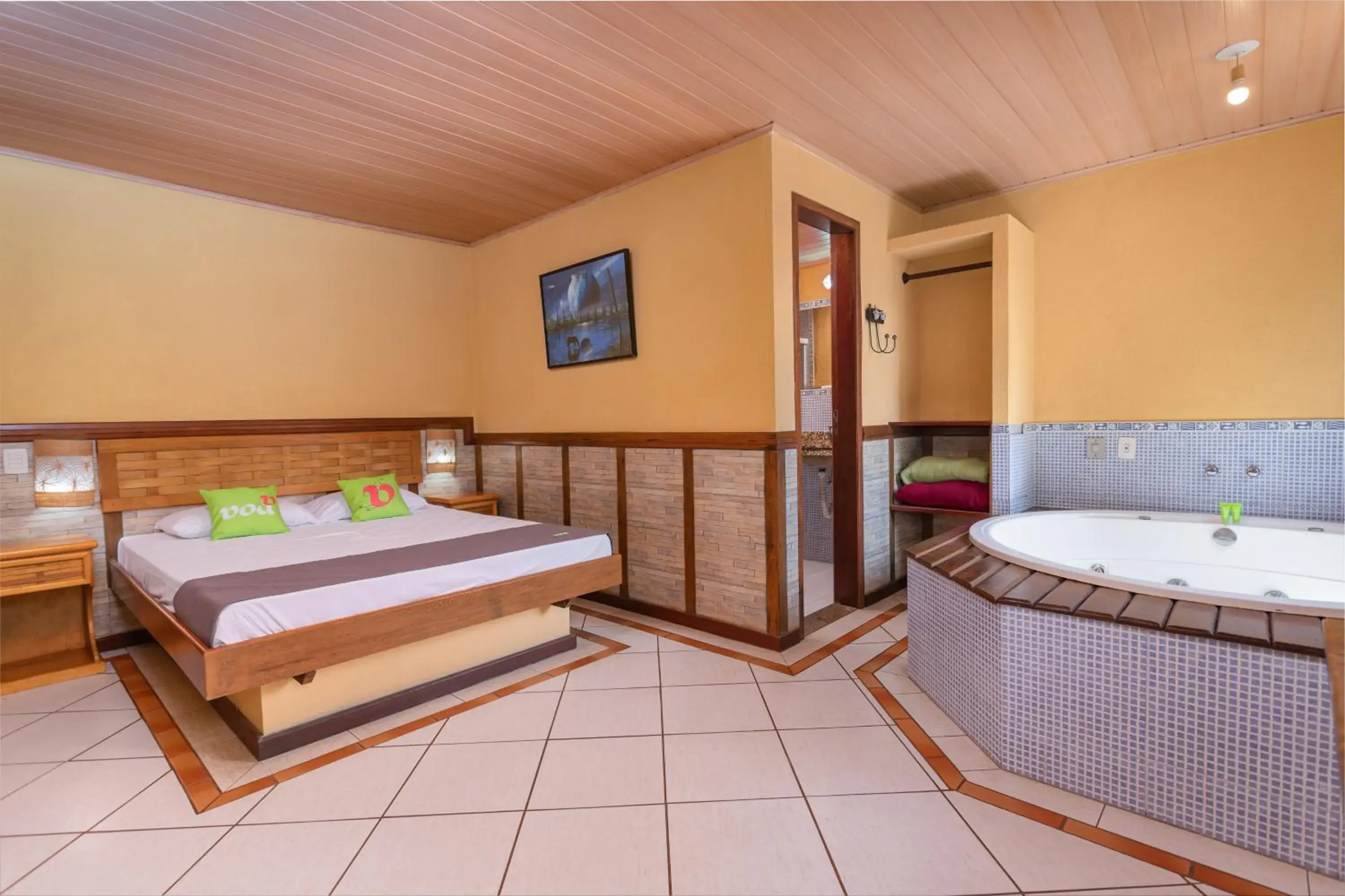 Queen Suite with Spa Bath in Wood House Queen Suite with Spa Bath in Wood House