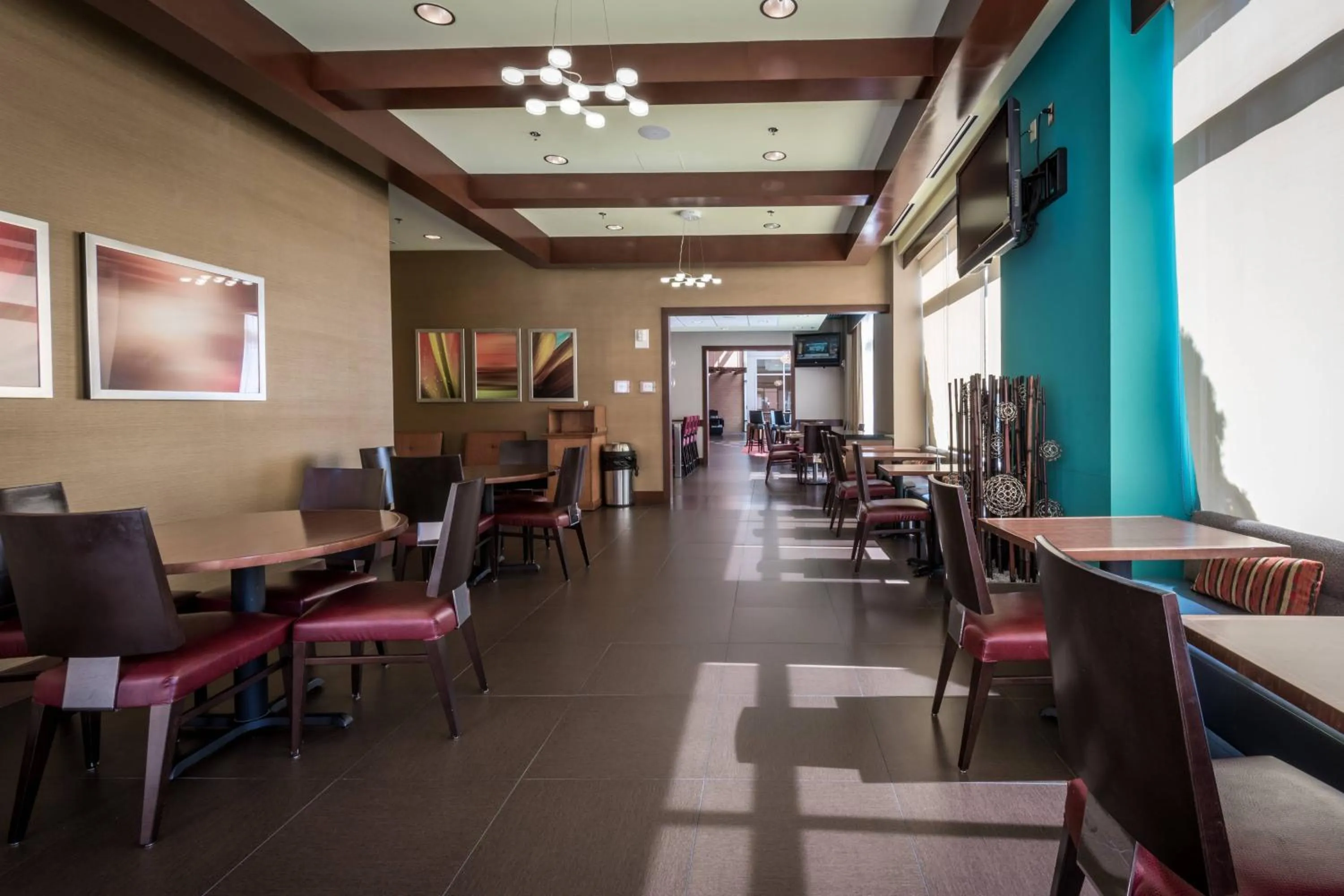 Restaurant/places to eat in SpringHill Suites by Marriott Birmingham Downtown at UAB