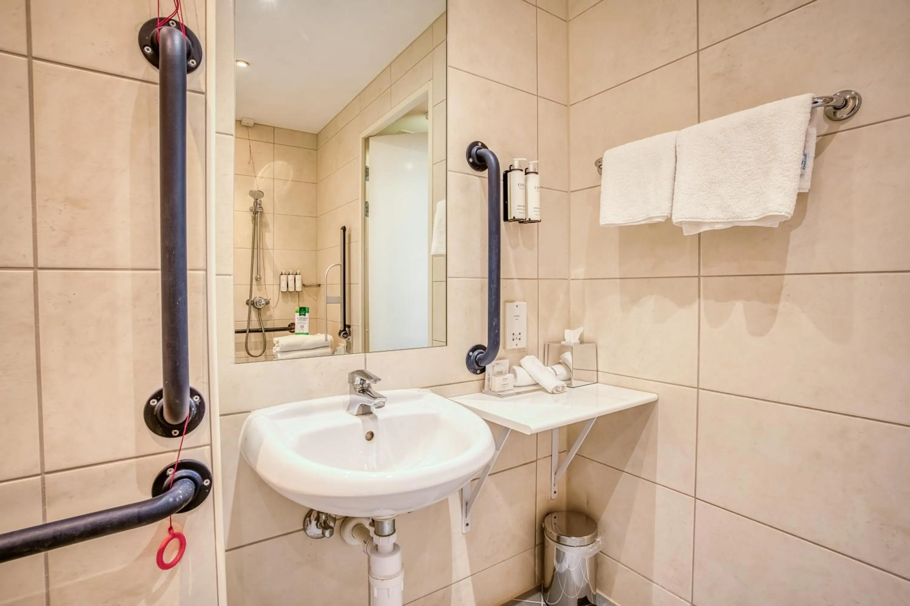 Bathroom in East Sussex National Hotel, Golf Resort & Spa