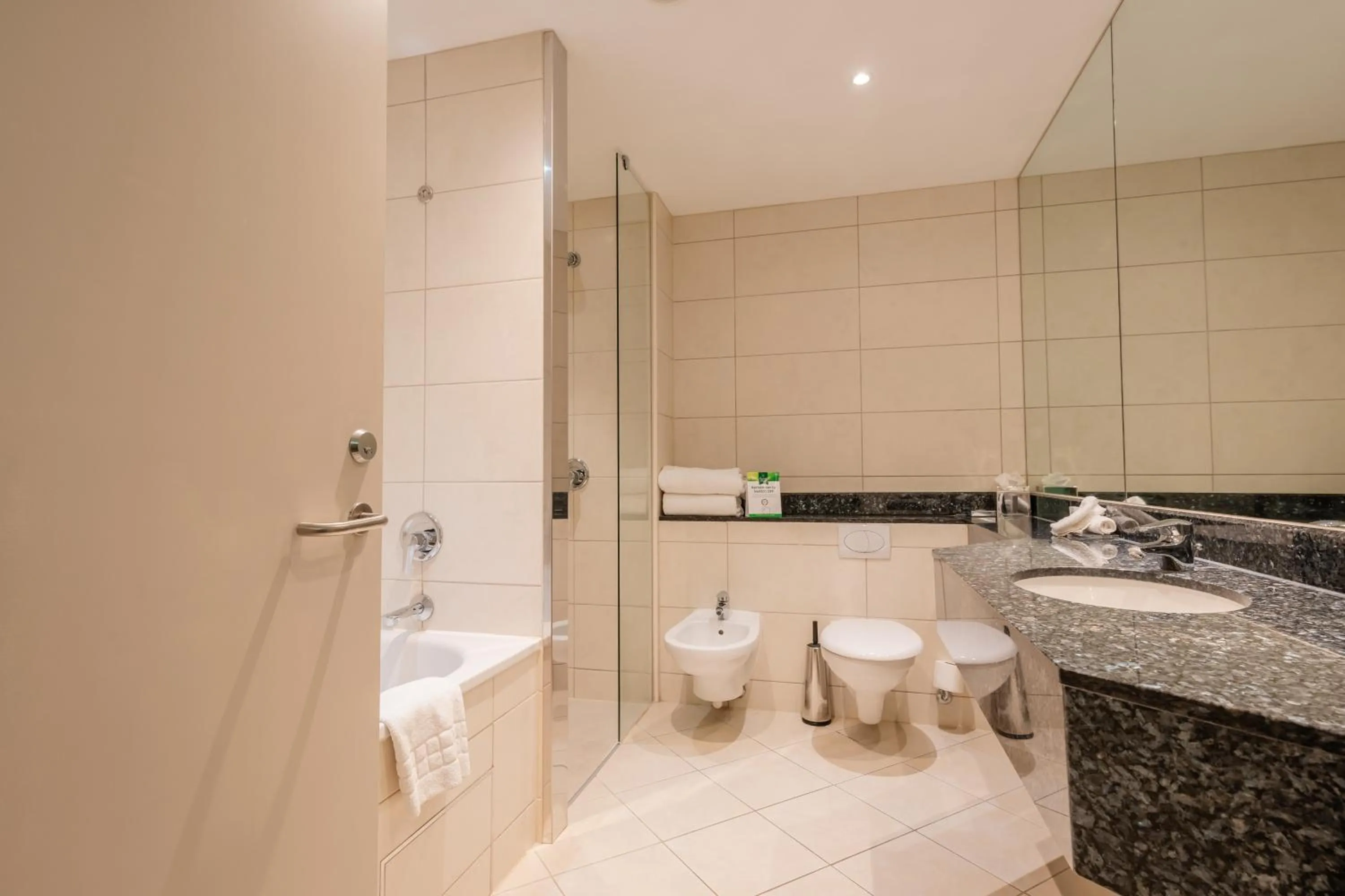 Bathroom in East Sussex National Hotel, Golf Resort & Spa