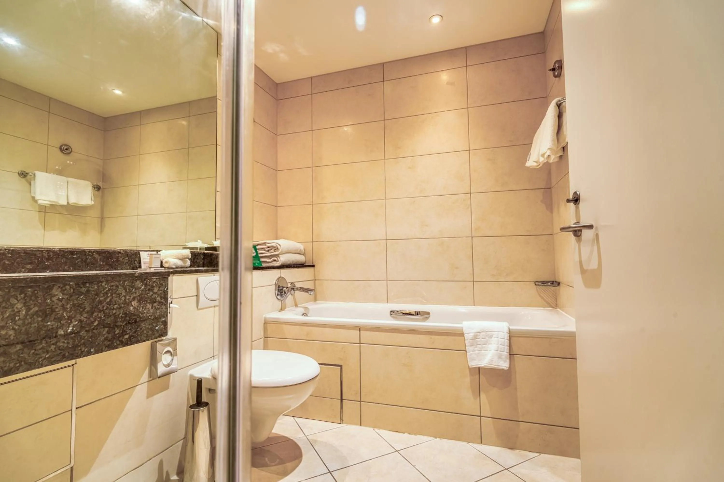 Bathroom in East Sussex National Hotel, Golf Resort & Spa