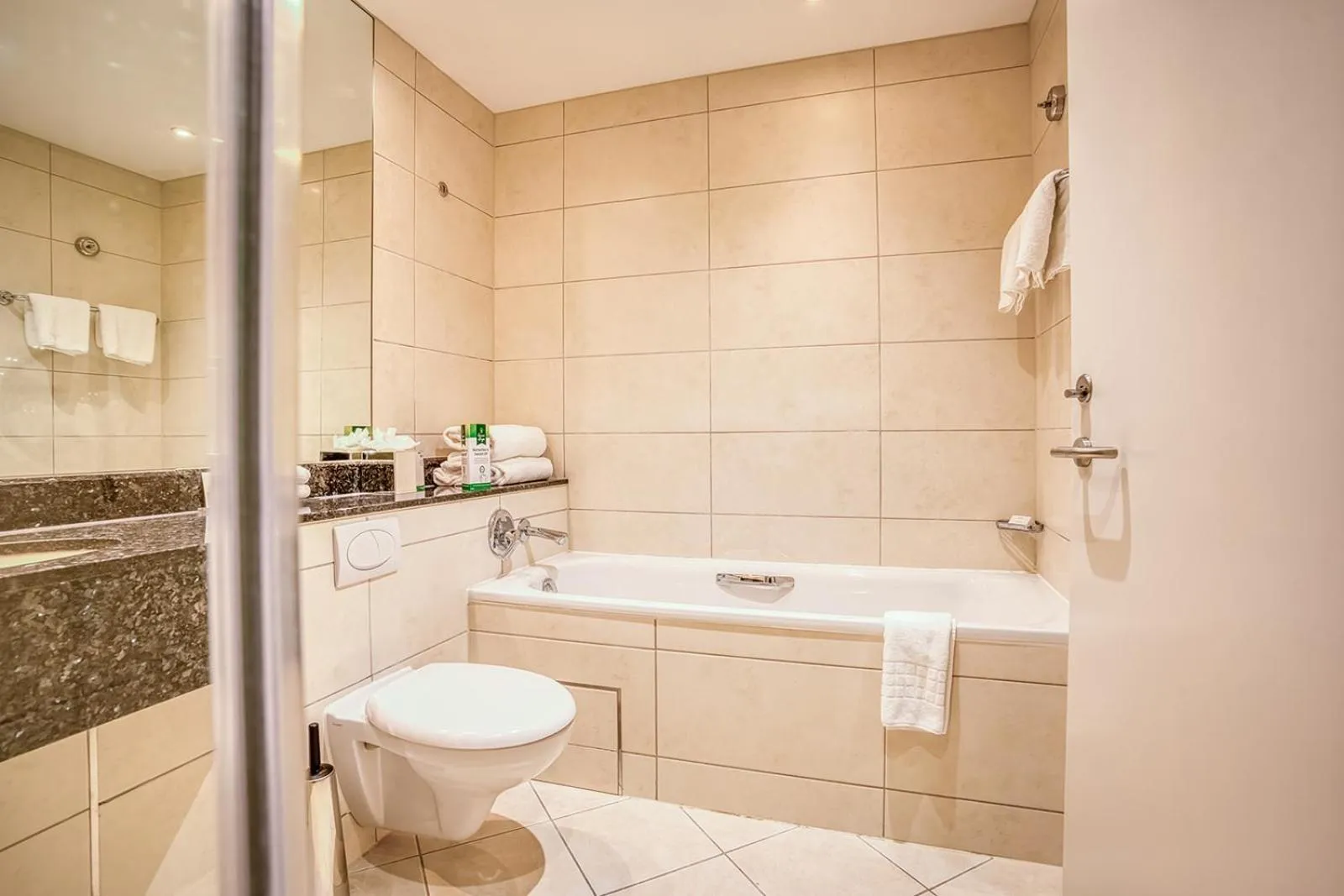 Bathroom in East Sussex National Hotel, Golf Resort & Spa