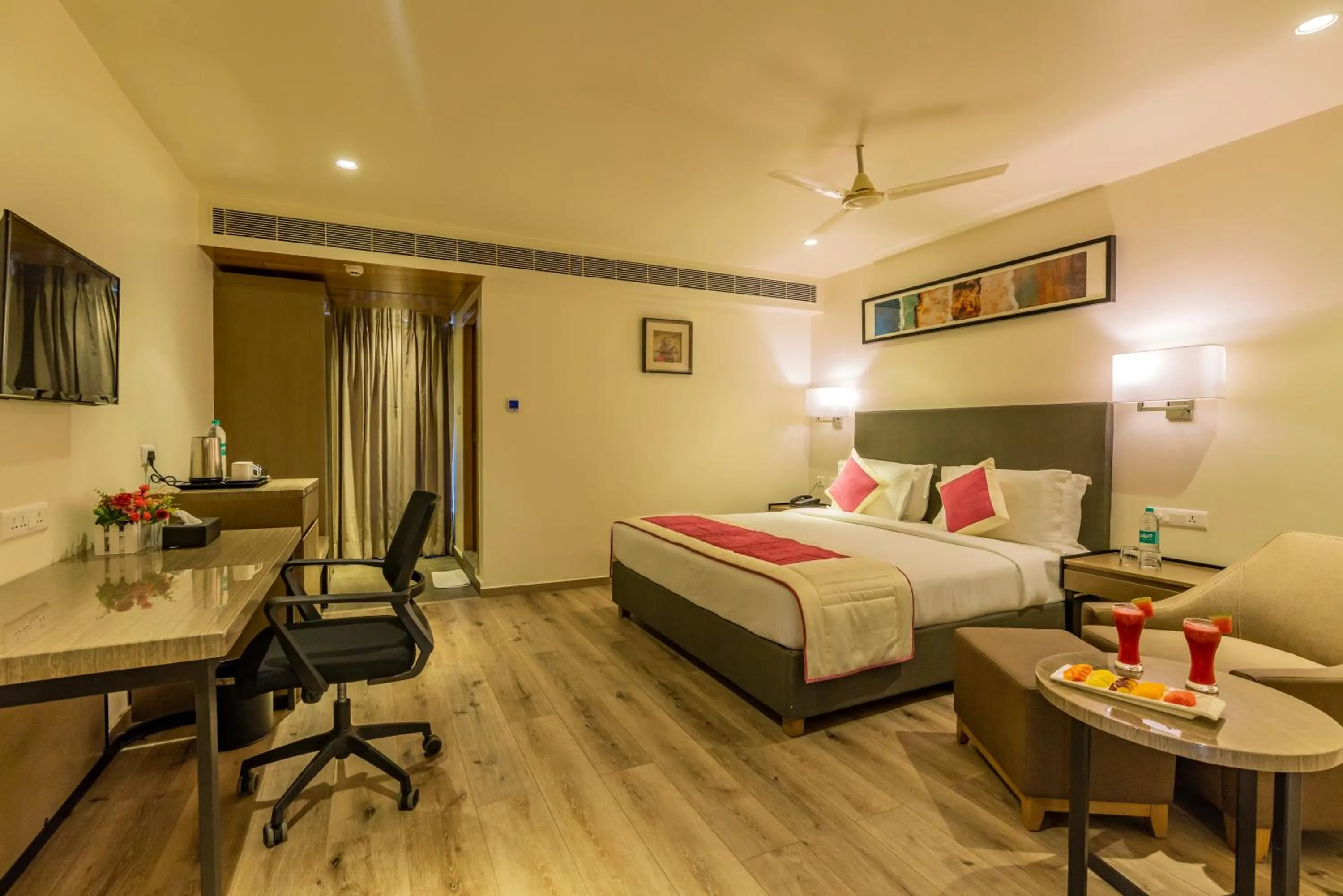 Bed in Quality Inn Ramachandra