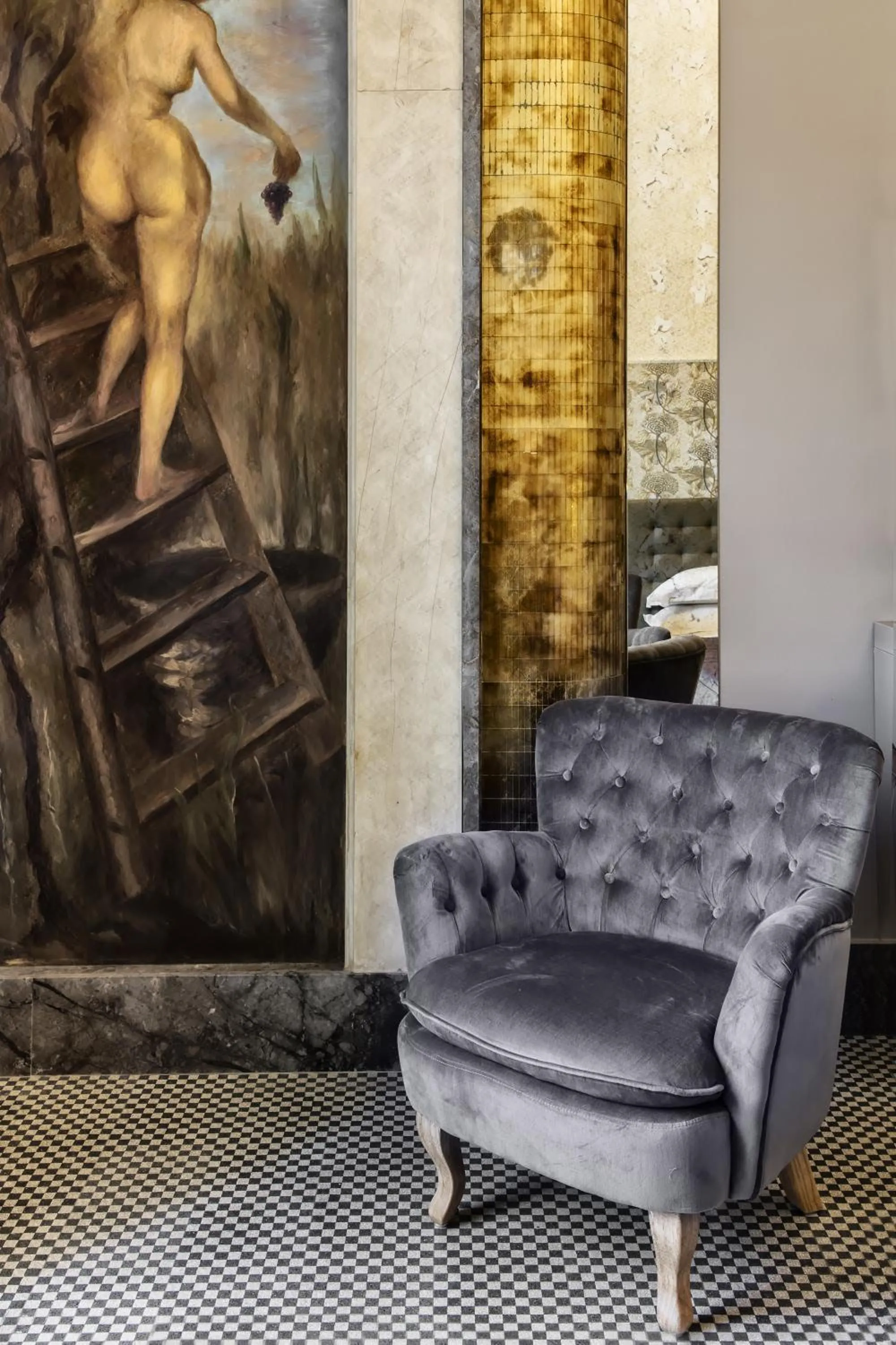 Decorative detail in Manzoni 46 - Ospitalità siciliana