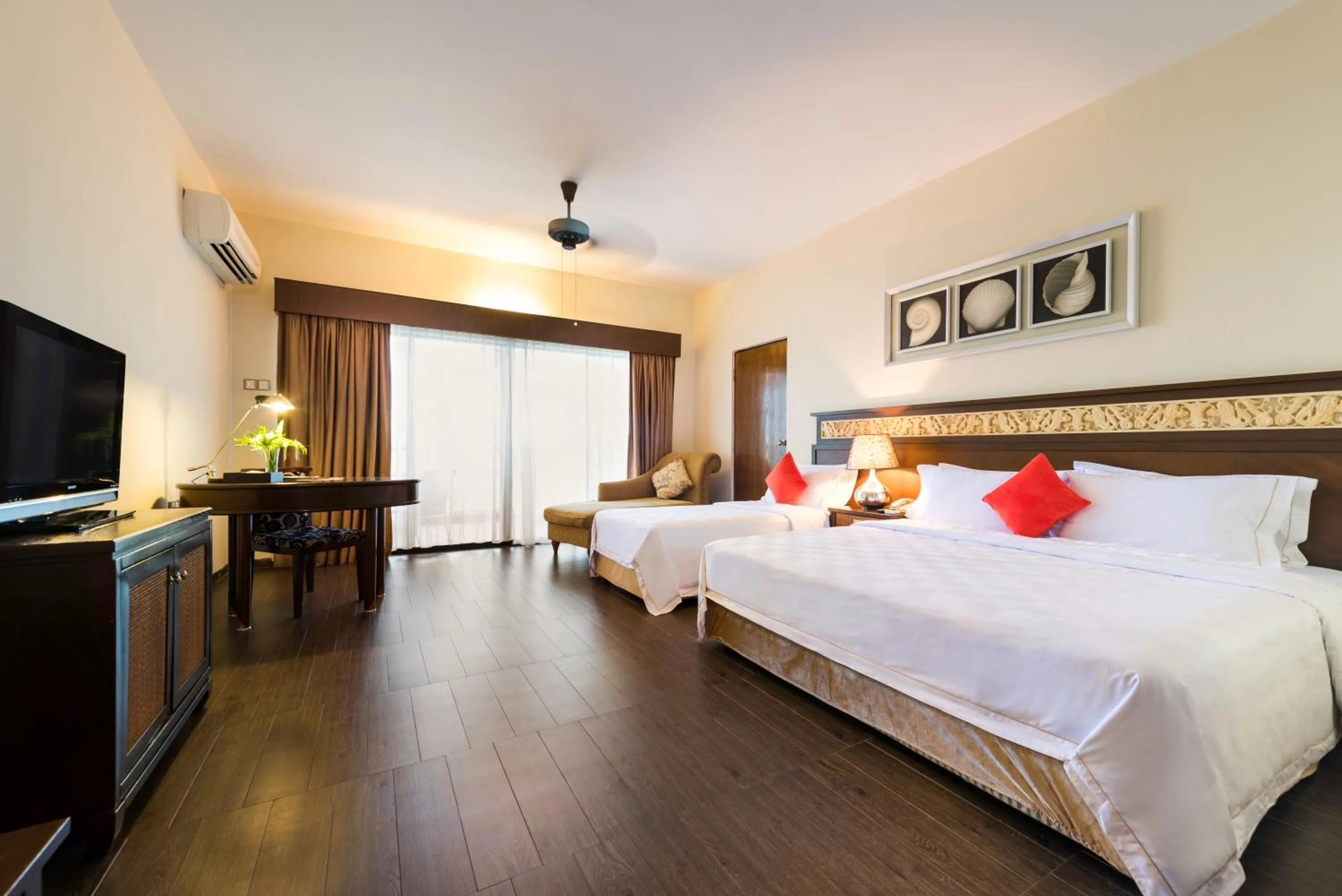 Photo of the whole room, Bed in Tok Aman Bali Beach Resort @ Beachfront