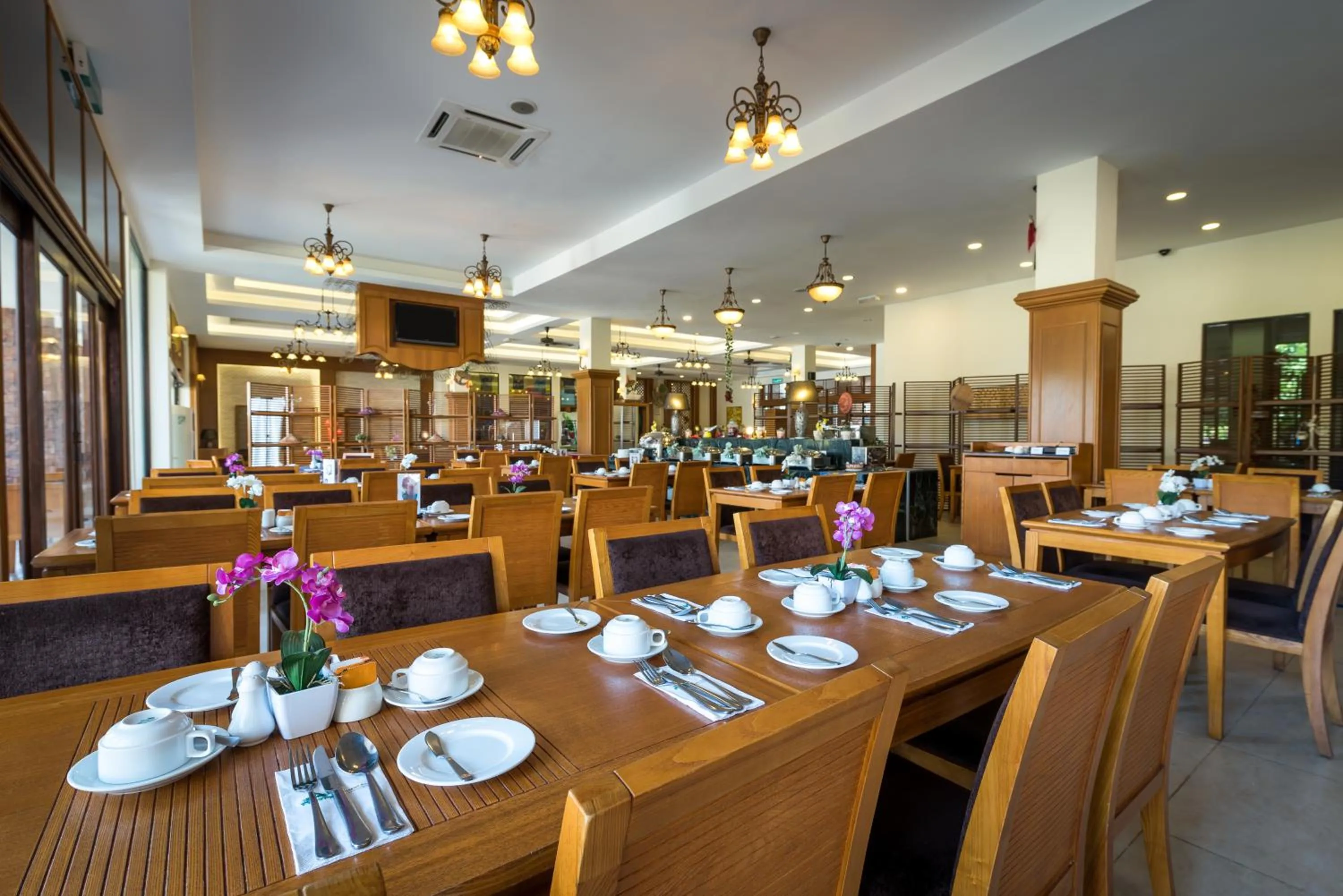 Restaurant/places to eat in Tok Aman Bali Beach Resort @ Beachfront