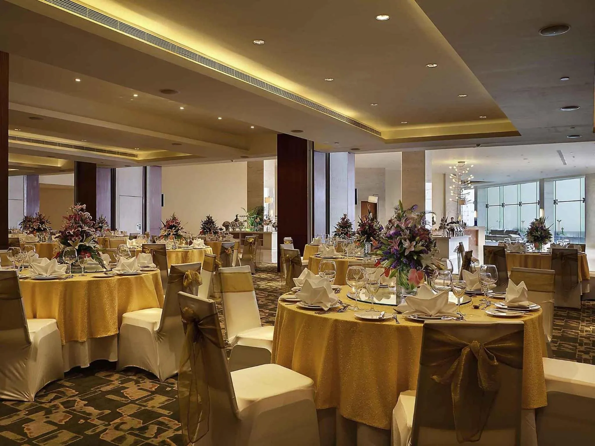 Restaurant/places to eat in Novotel Visakhapatnam Varun Beach