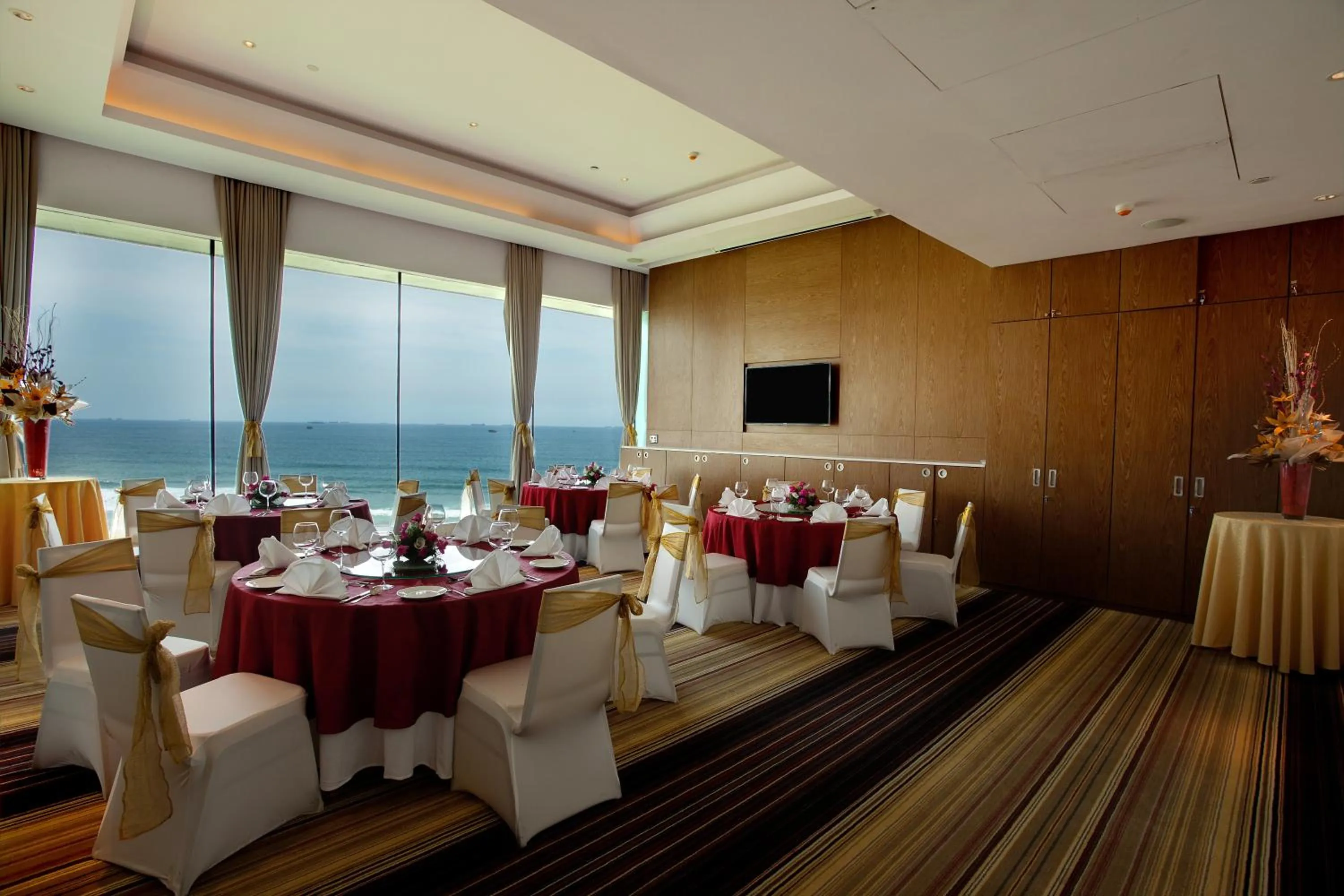Banquet/Function facilities in Novotel Visakhapatnam Varun Beach