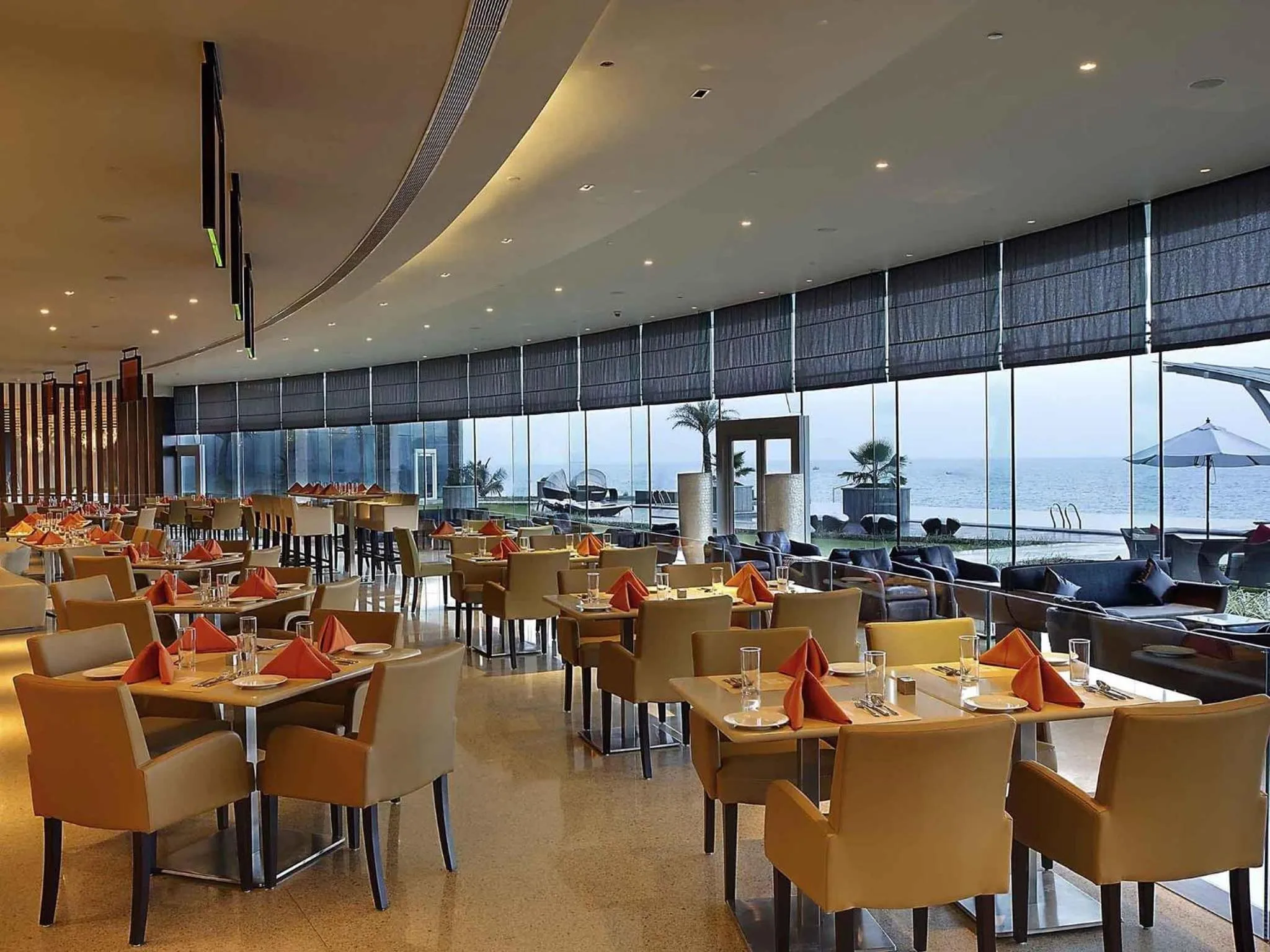 Restaurant/places to eat in Novotel Visakhapatnam Varun Beach