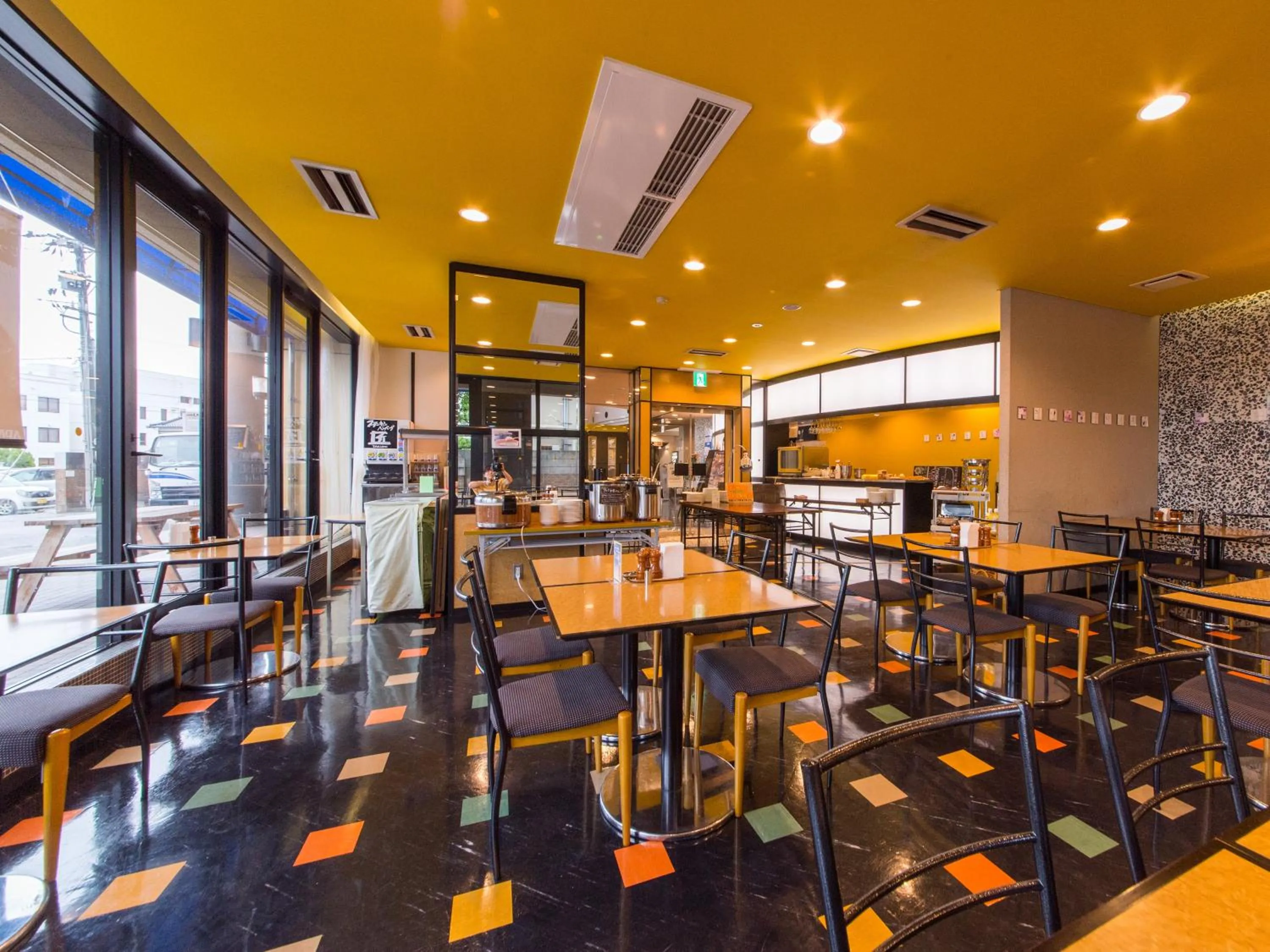 Restaurant/places to eat in APA Hotel Kagadaishoji Ekimae