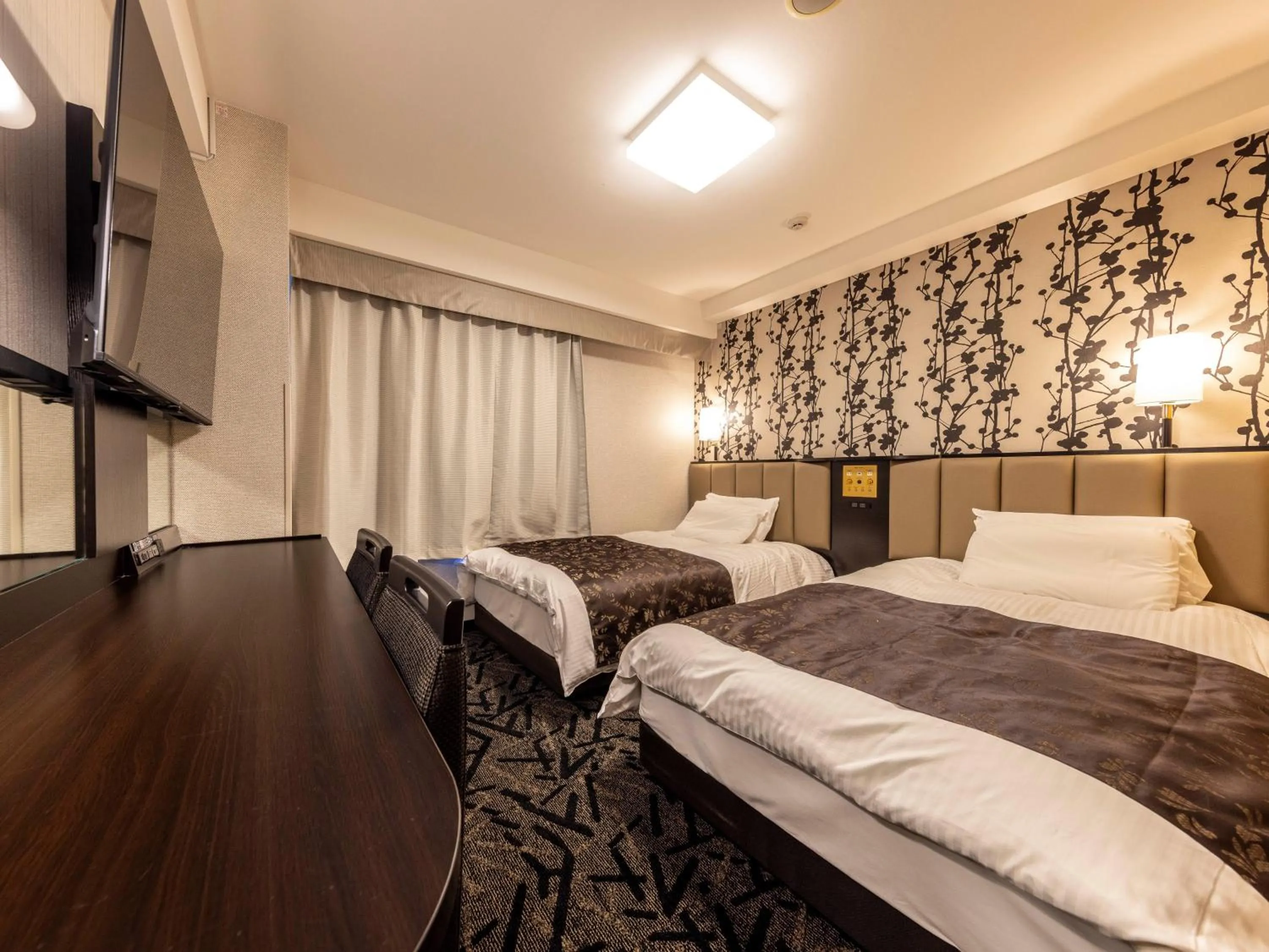 Photo of the whole room, Bed in APA Hotel Kagadaishoji Ekimae