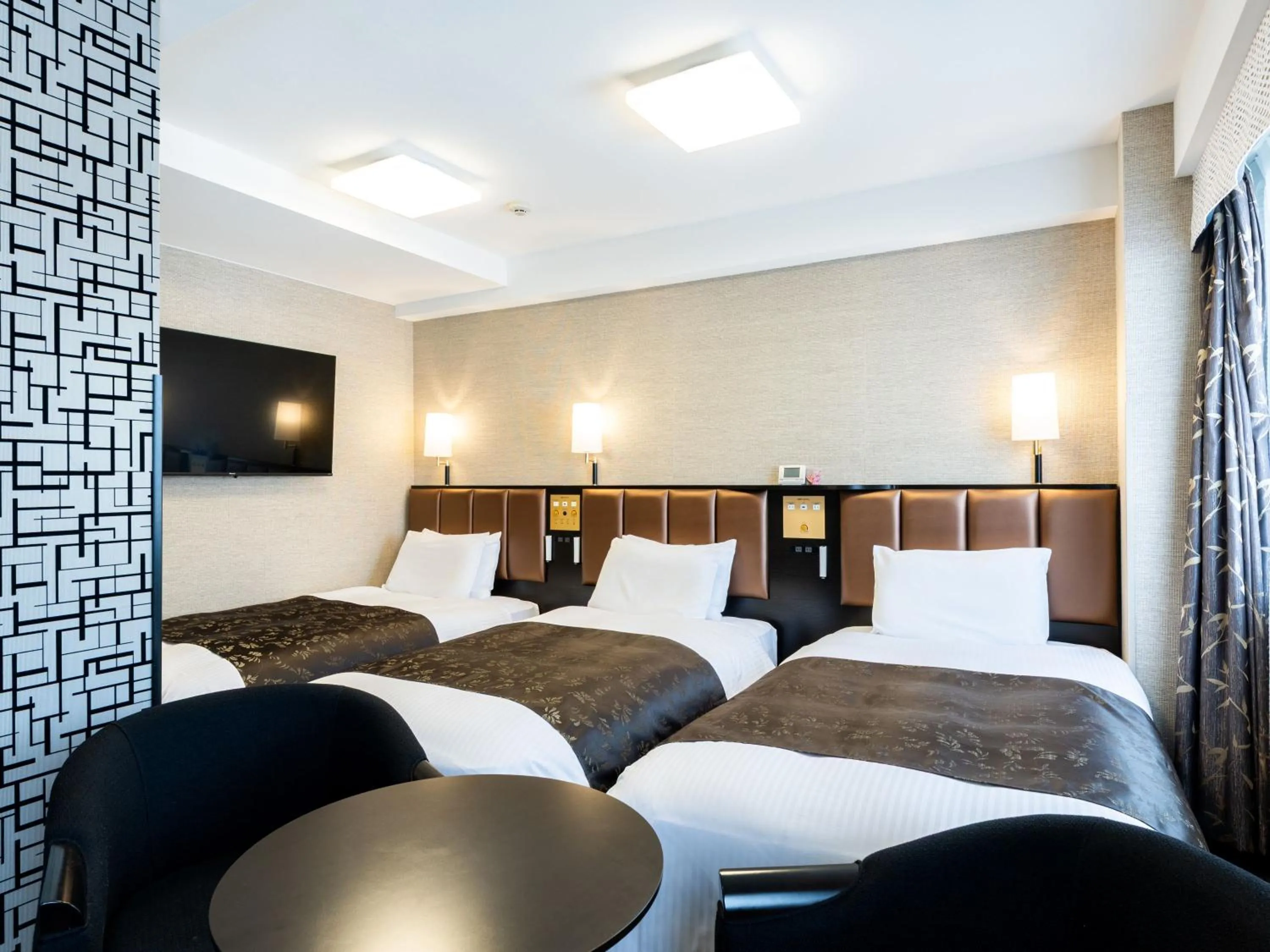 Photo of the whole room, Bed in APA Hotel Kagadaishoji Ekimae