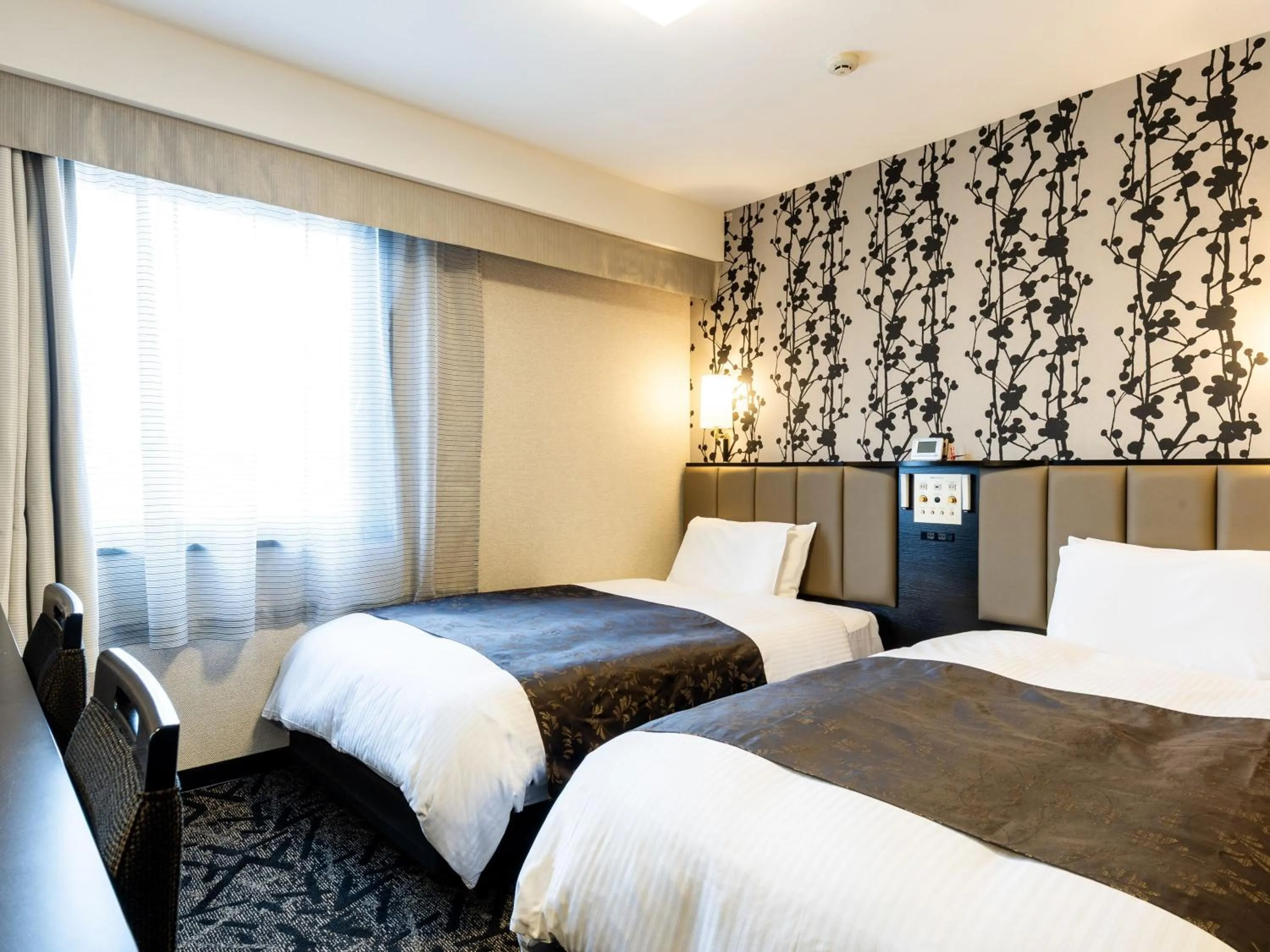 Photo of the whole room, Bed in APA Hotel Kagadaishoji Ekimae