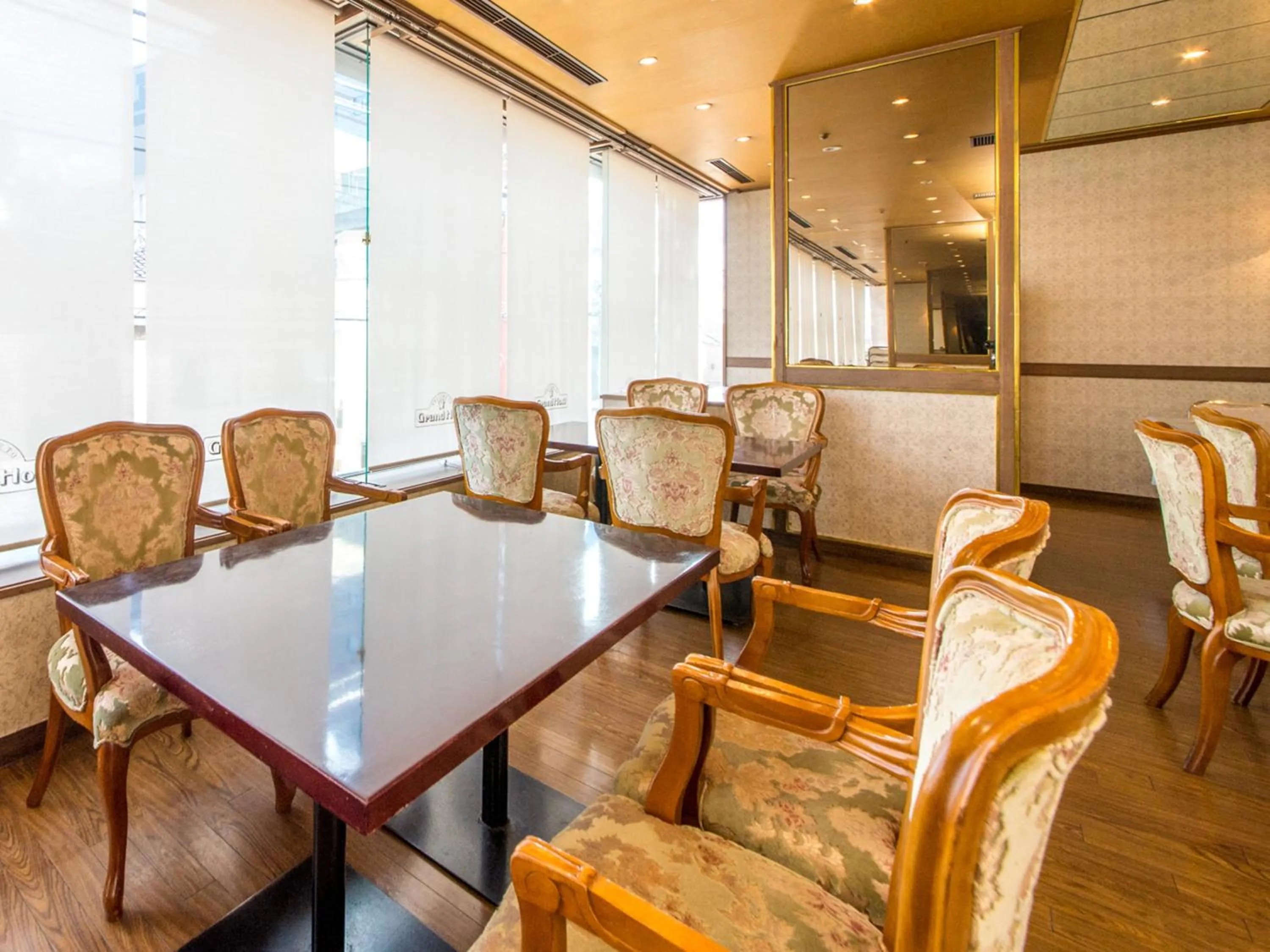 Restaurant/places to eat in APA Hotel Komatsu Grand