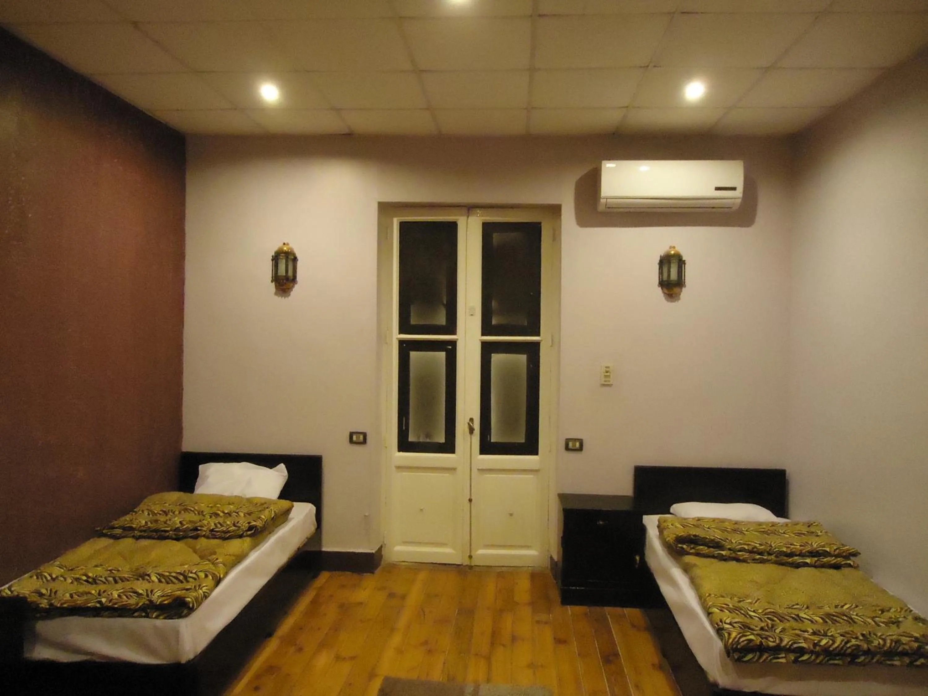 Staff, Bed in Freedom Hostel