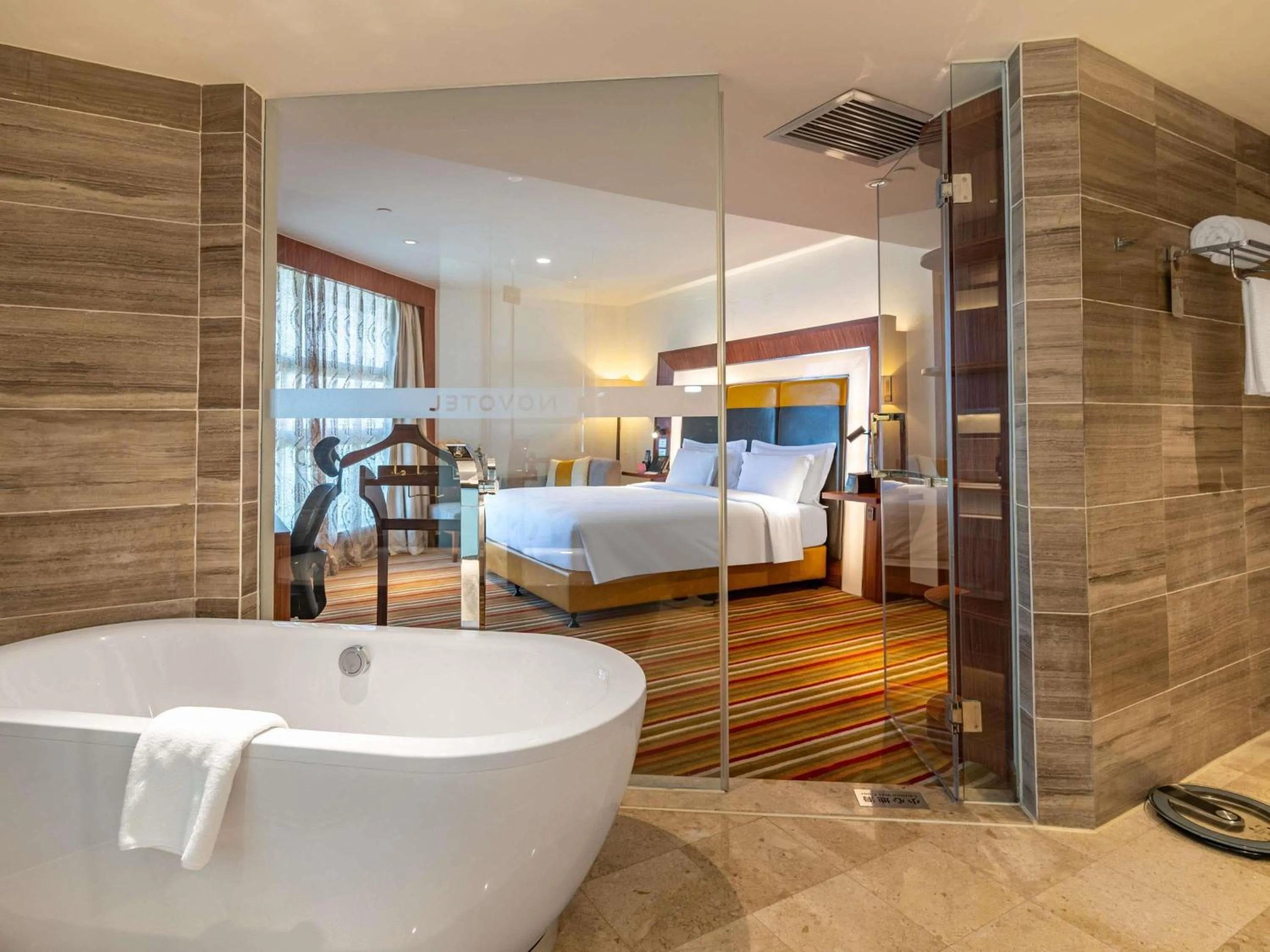 Bedroom, Bed in Novotel Zhengzhou Convention Centre