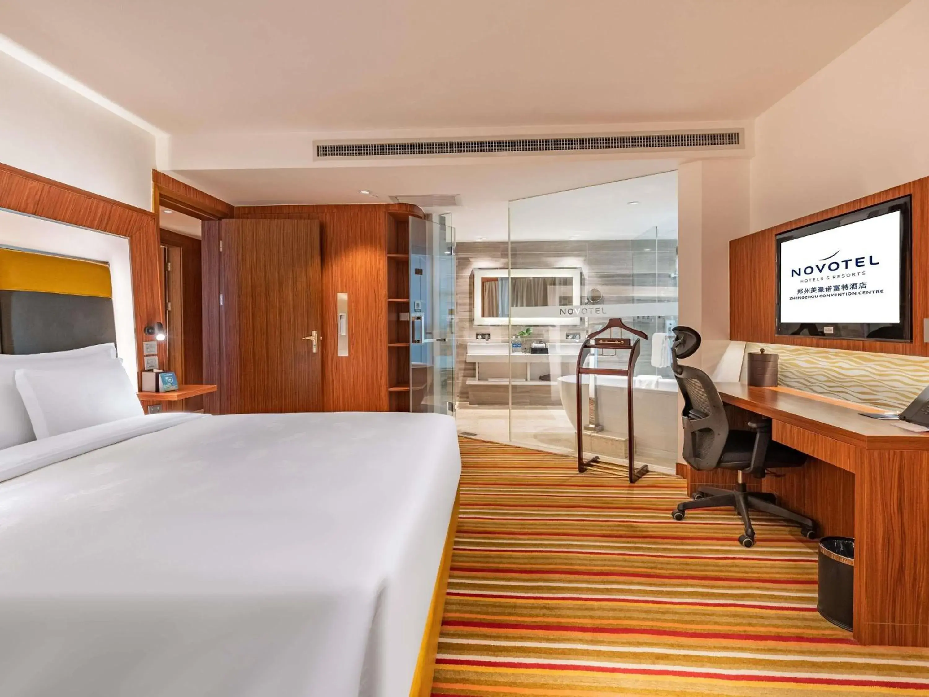 Premier Suite with One Single Bed and City View - single occupancy in Novotel Zhengzhou Convention Centre Premier Suite with One Single Bed and City View - single occupancy in Novotel Zhengzhou Convention Centre