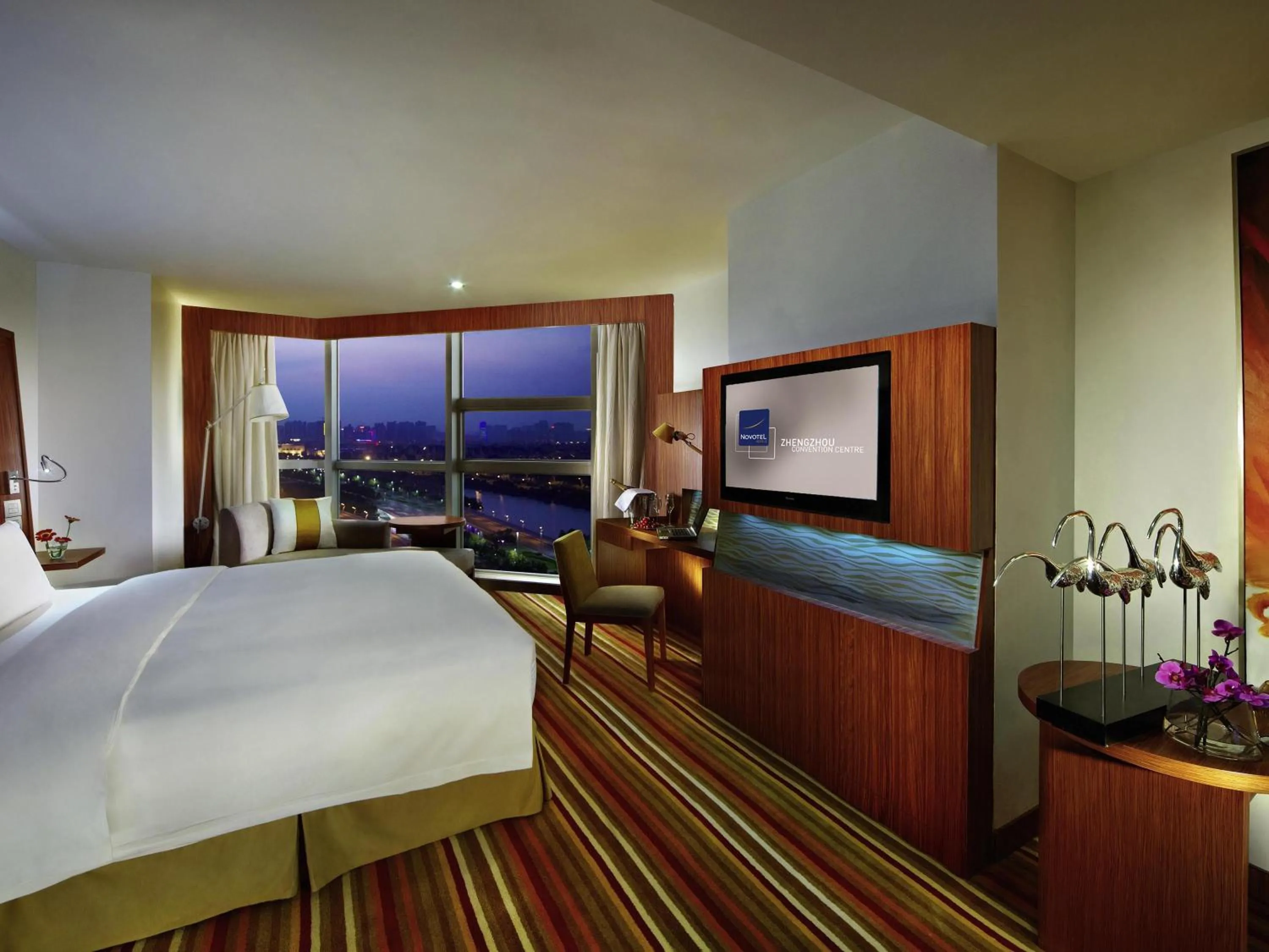 Breakfast, Bed in Novotel Zhengzhou Convention Centre