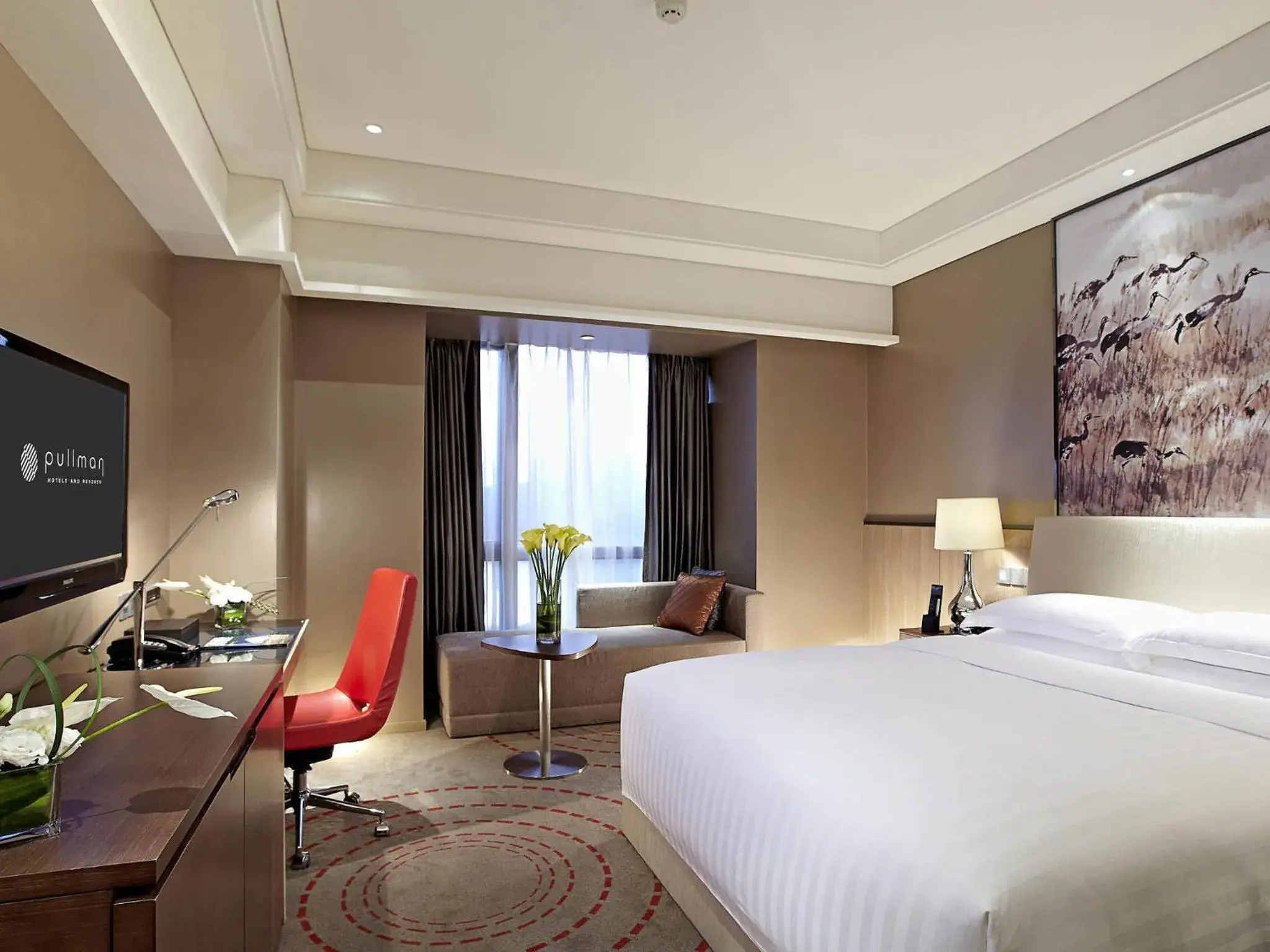 Superior King Room with Lake View in Pullman Xiamen Powerlong Superior King Room with Lake View in Pullman Xiamen Powerlong
