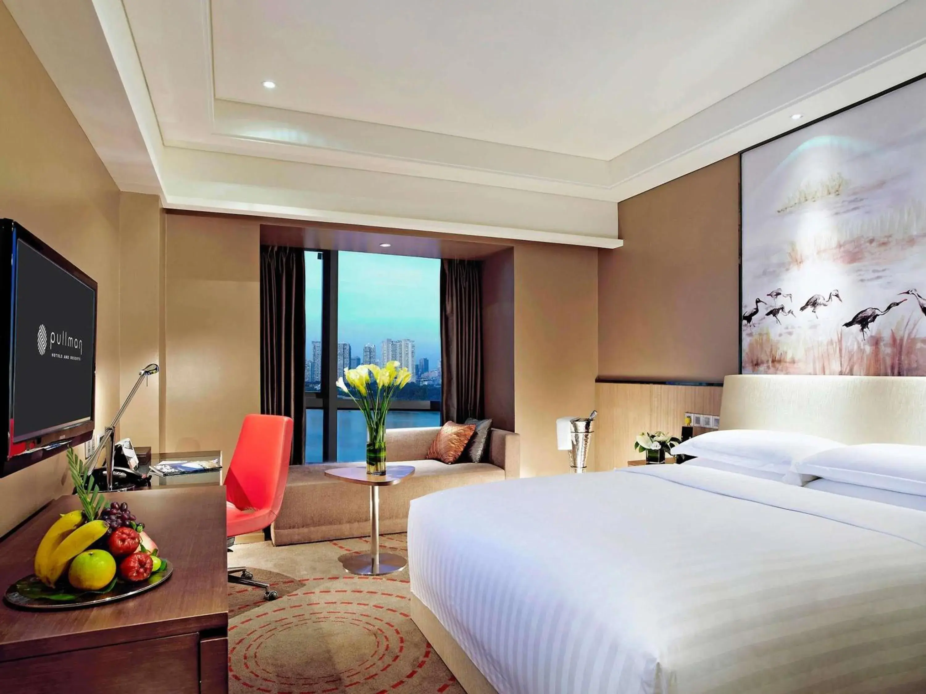 Deluxe King Room with Lake View in Pullman Xiamen Powerlong Deluxe King Room with Lake View in Pullman Xiamen Powerlong