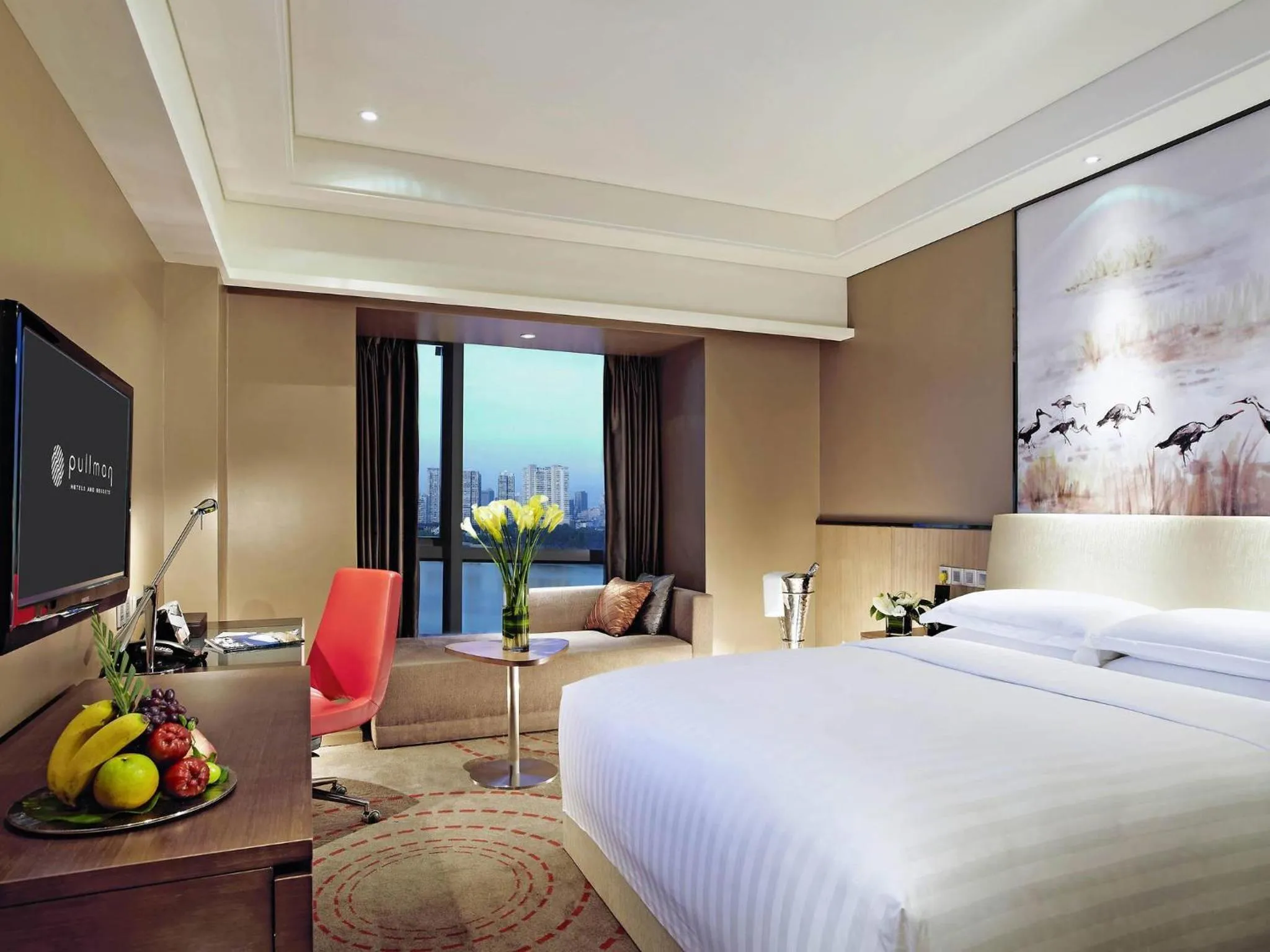 Deluxe King Room with Lake View in Pullman Xiamen Powerlong