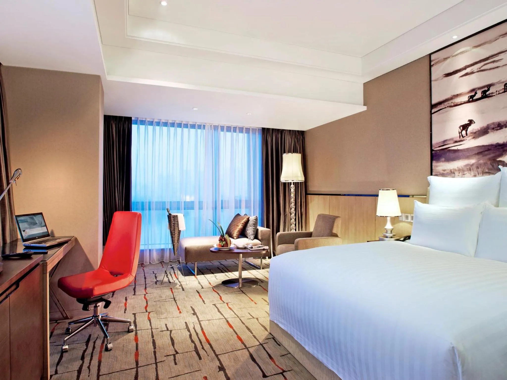 Seating area, Bed in Pullman Xiamen Powerlong