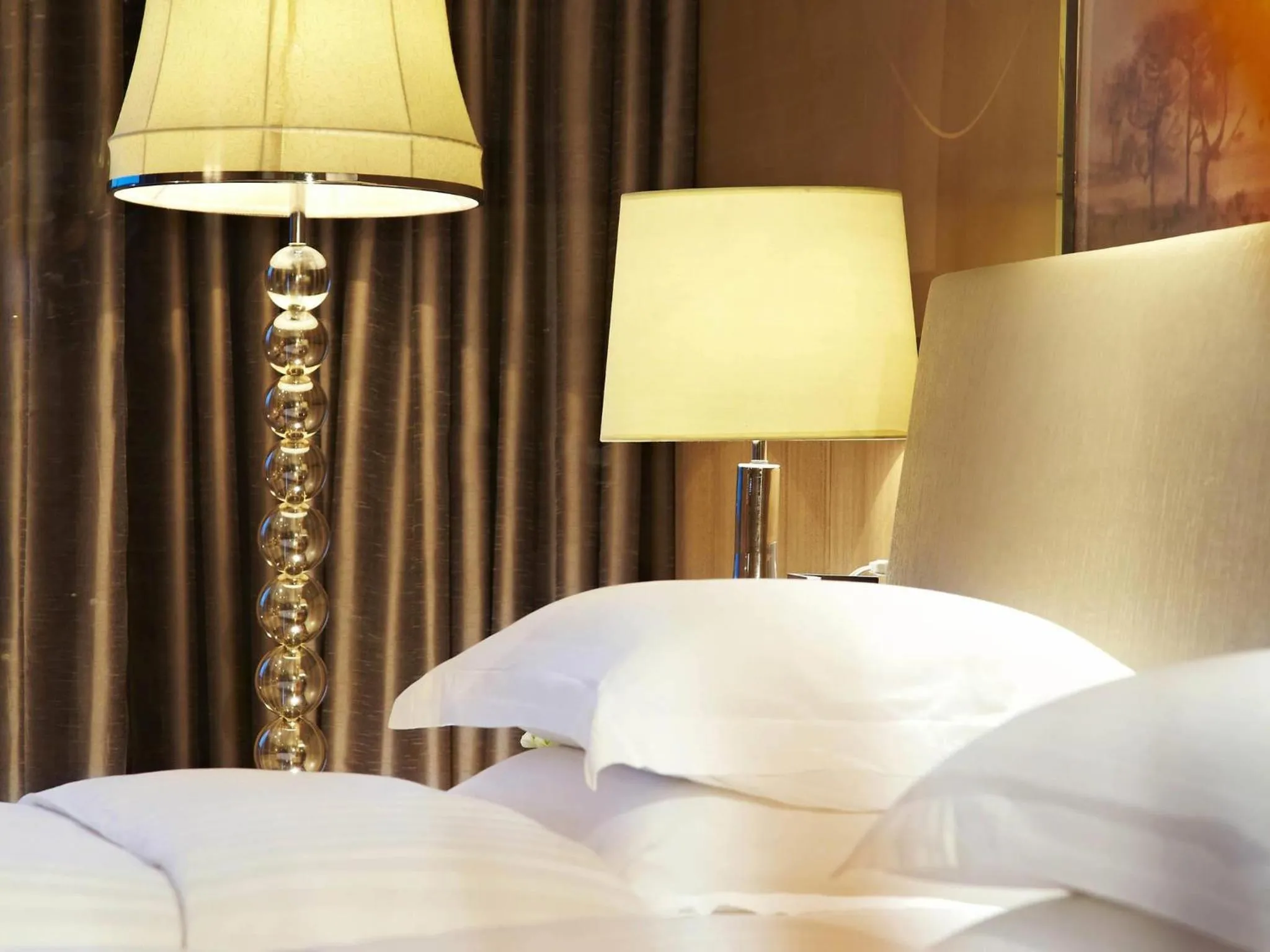 Superior Twin Room with Lake View in Pullman Xiamen Powerlong