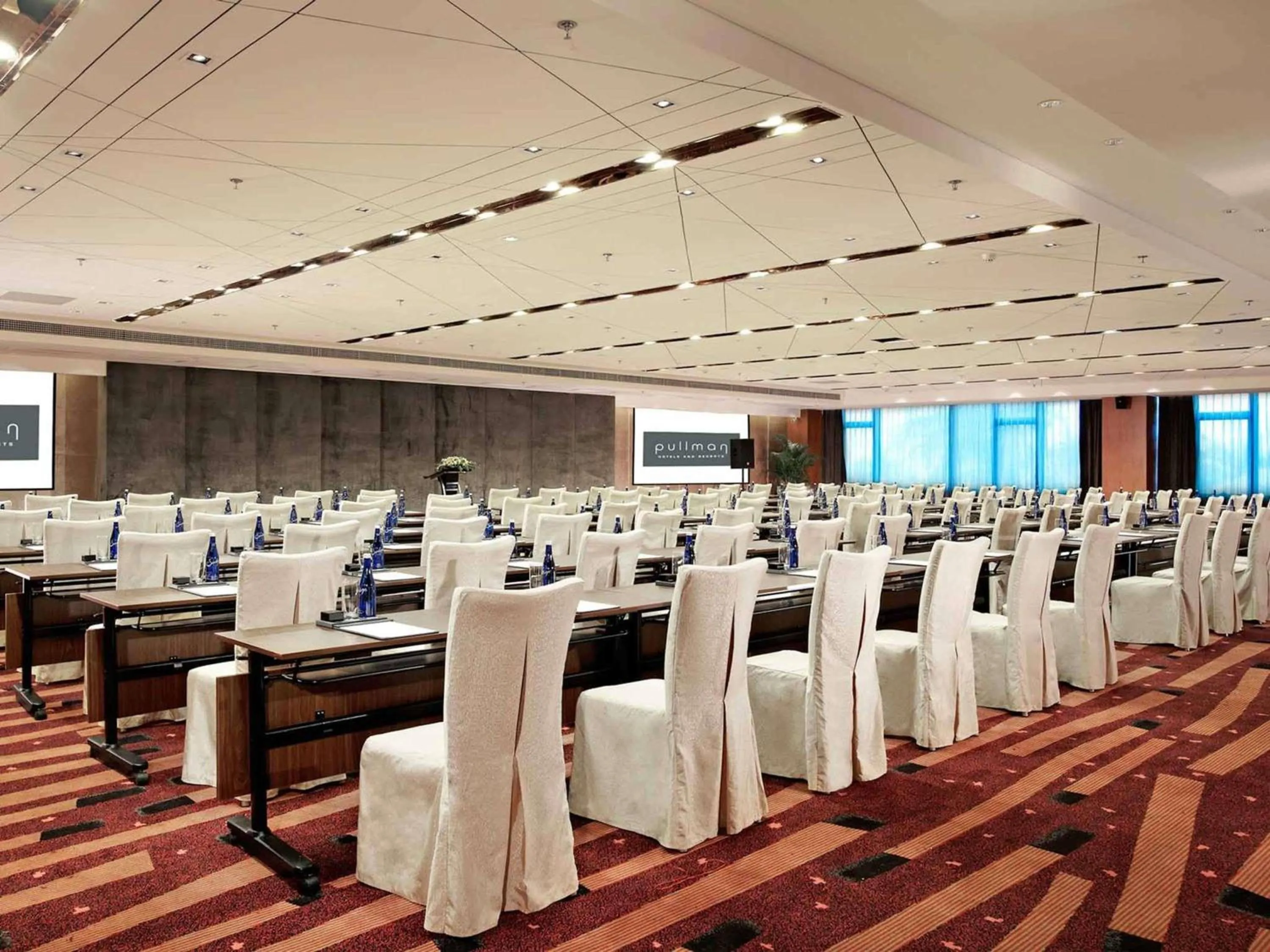 Meeting/conference room in Pullman Xiamen Powerlong