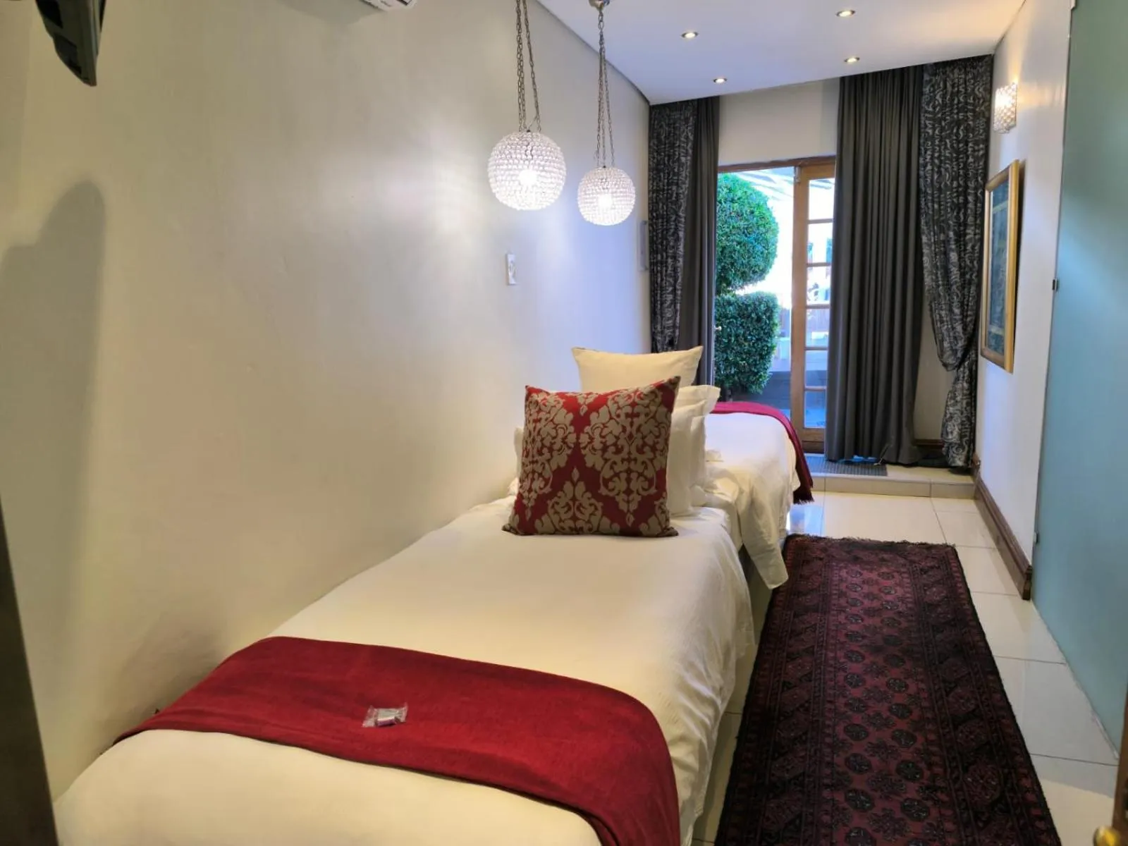 Bed in Lemoenkloof Boutique Hotel