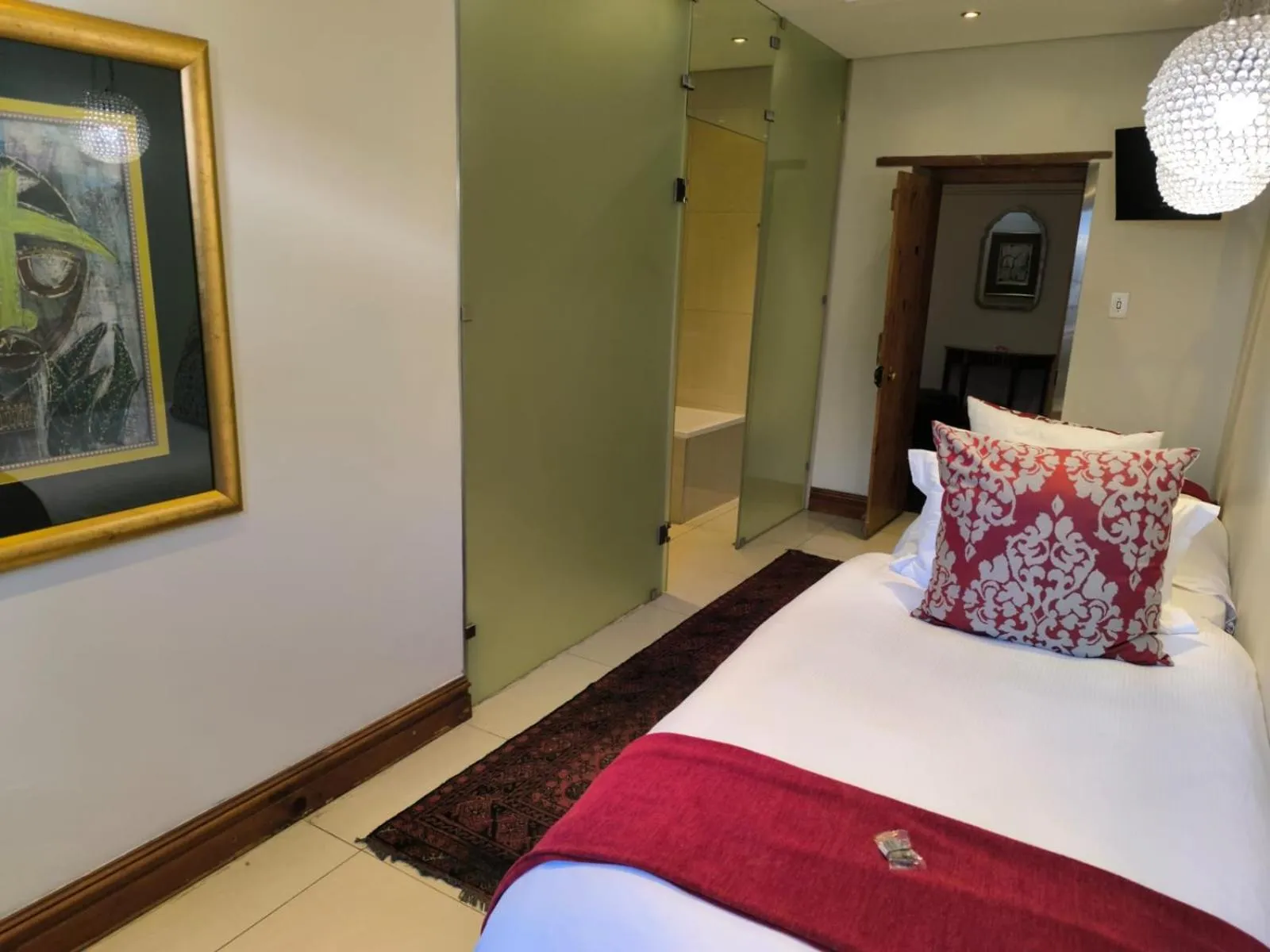 Bed in Lemoenkloof Boutique Hotel